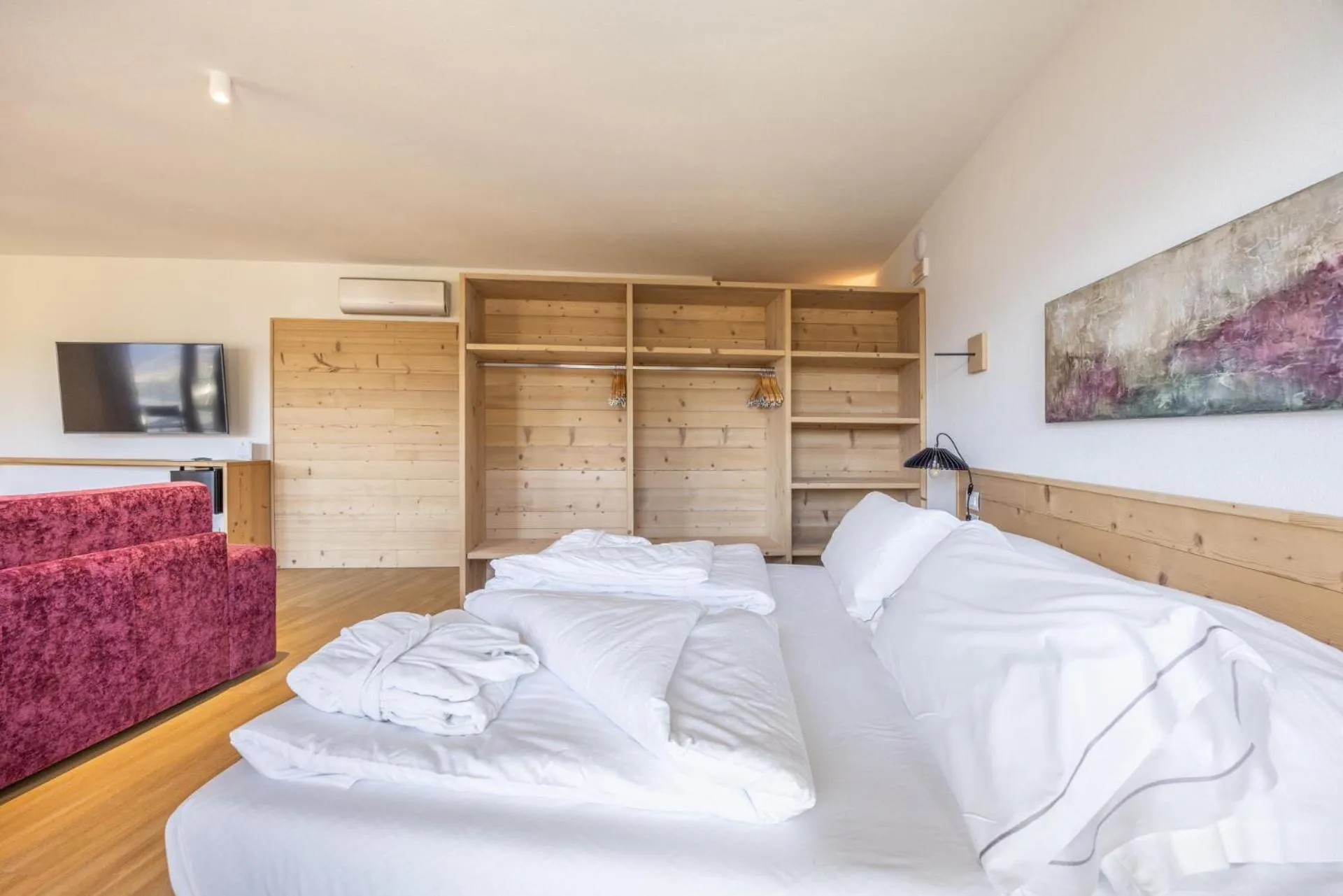 Photo of the whole room, Bed in Giallo Dolomiti Wellness