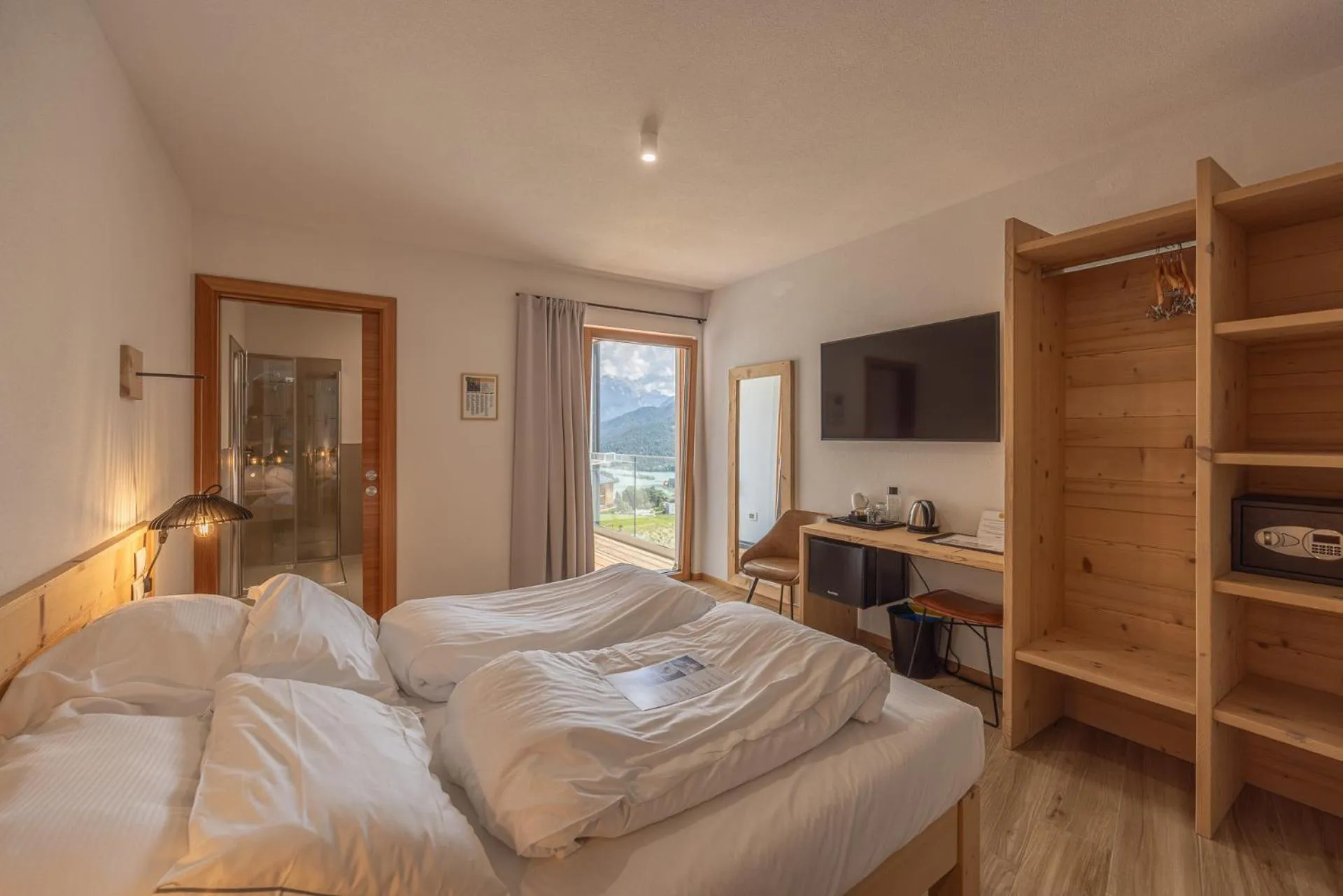 Bedroom, Bed in Giallo Dolomiti Wellness