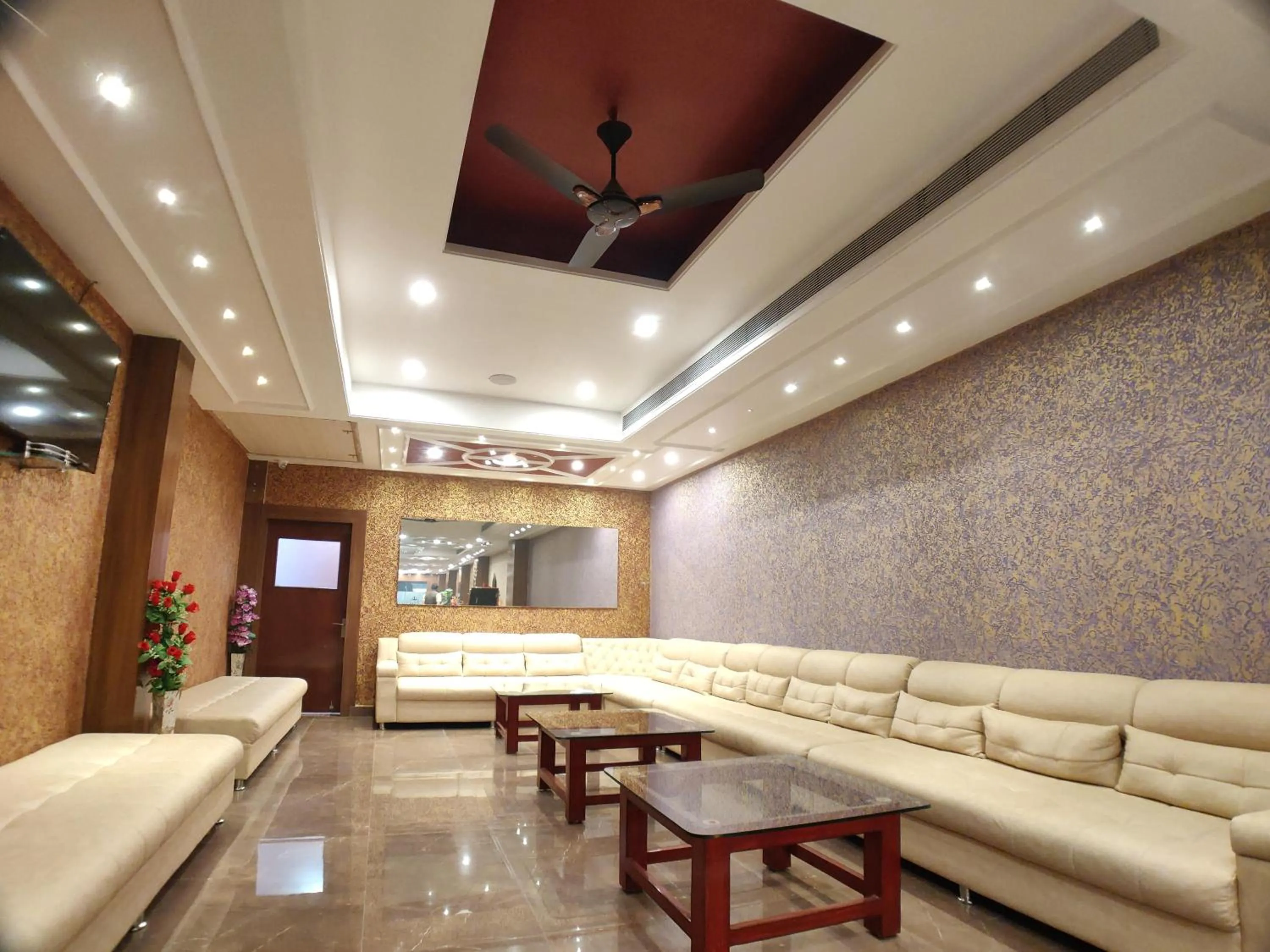 Lobby or reception in Hotel Vishnu Empire