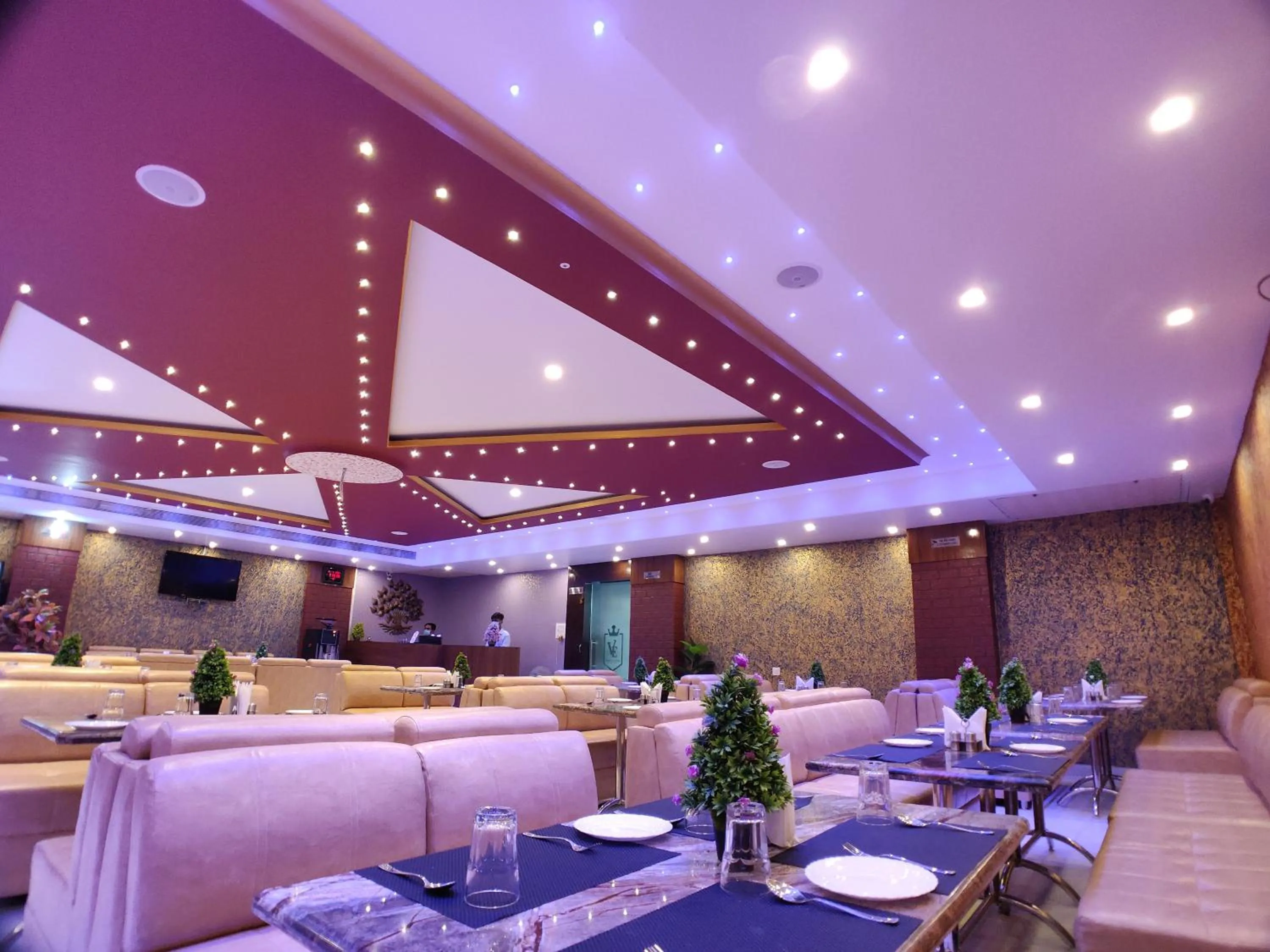 Restaurant/places to eat in Hotel Vishnu Empire