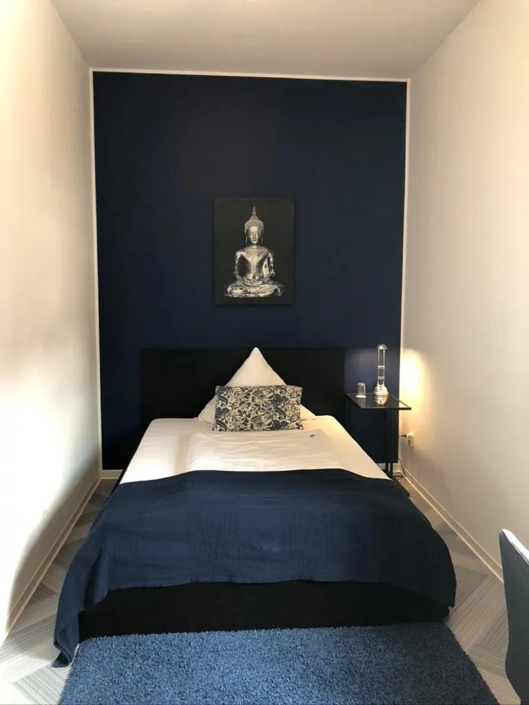 Photo of the whole room in bensons hotel