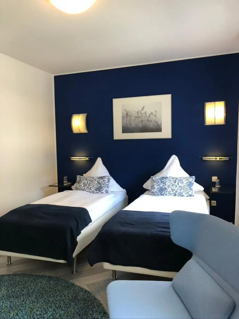 Photo of the whole room in bensons hotel