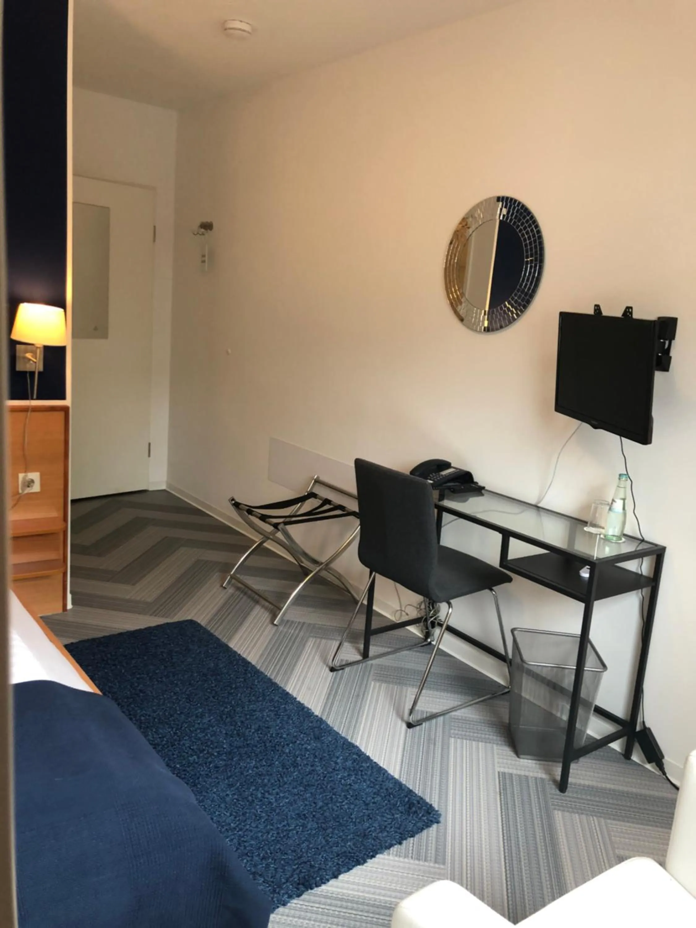 Photo of the whole room in bensons hotel