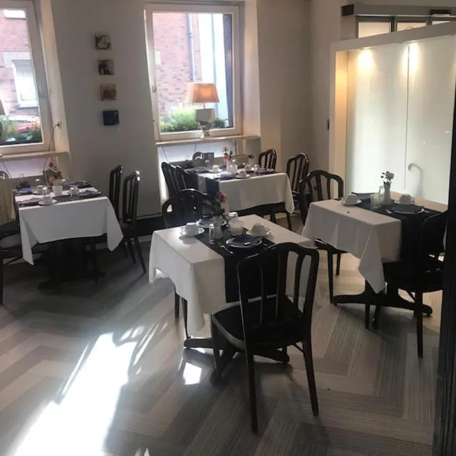 Food and drinks in bensons hotel