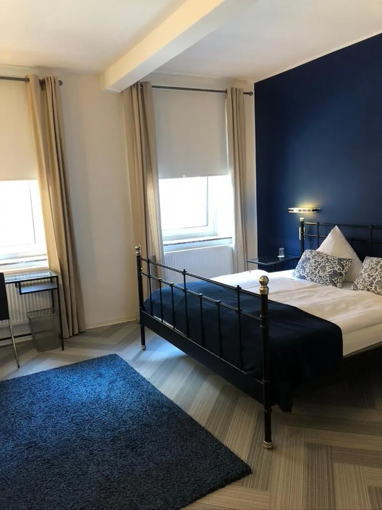 Photo of the whole room in bensons hotel