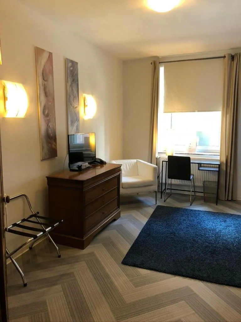 TV and multimedia in bensons hotel