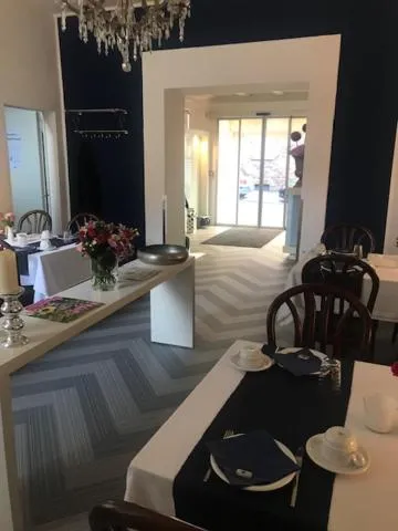 Restaurant/places to eat in bensons hotel