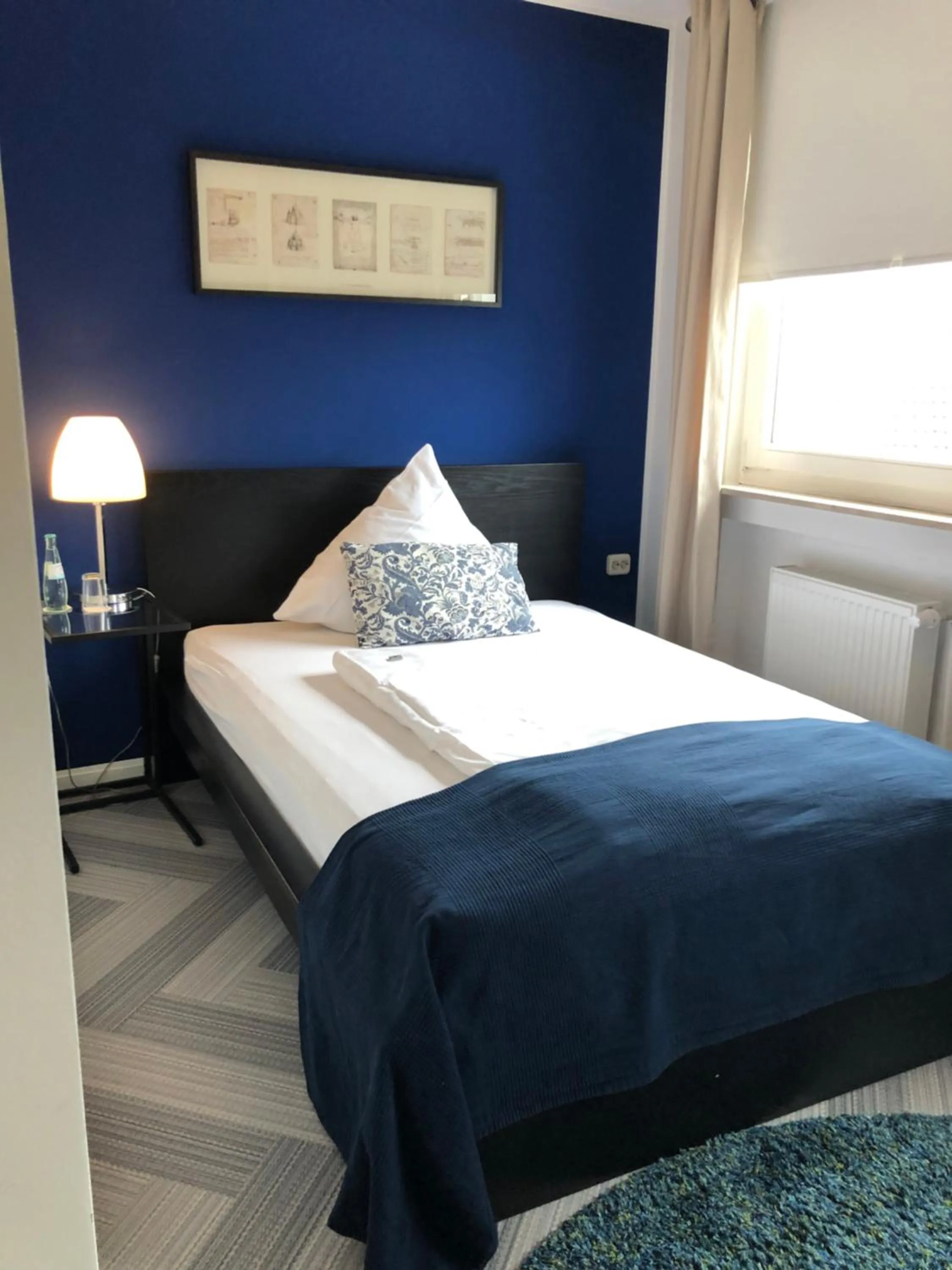 Photo of the whole room in bensons hotel