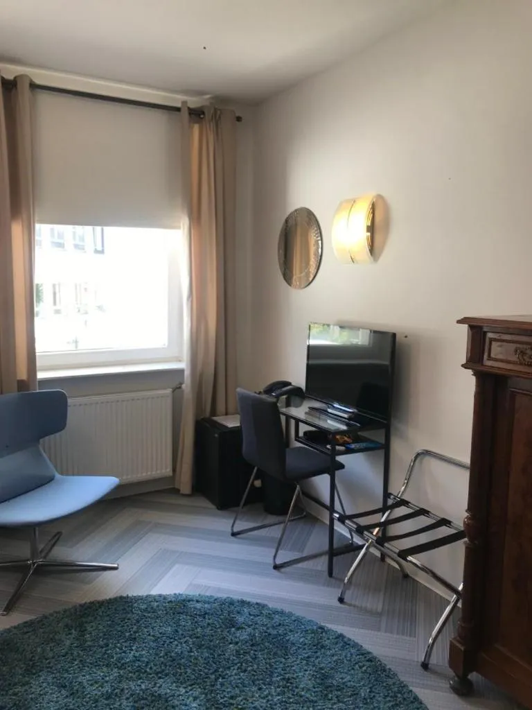 TV and multimedia in bensons hotel