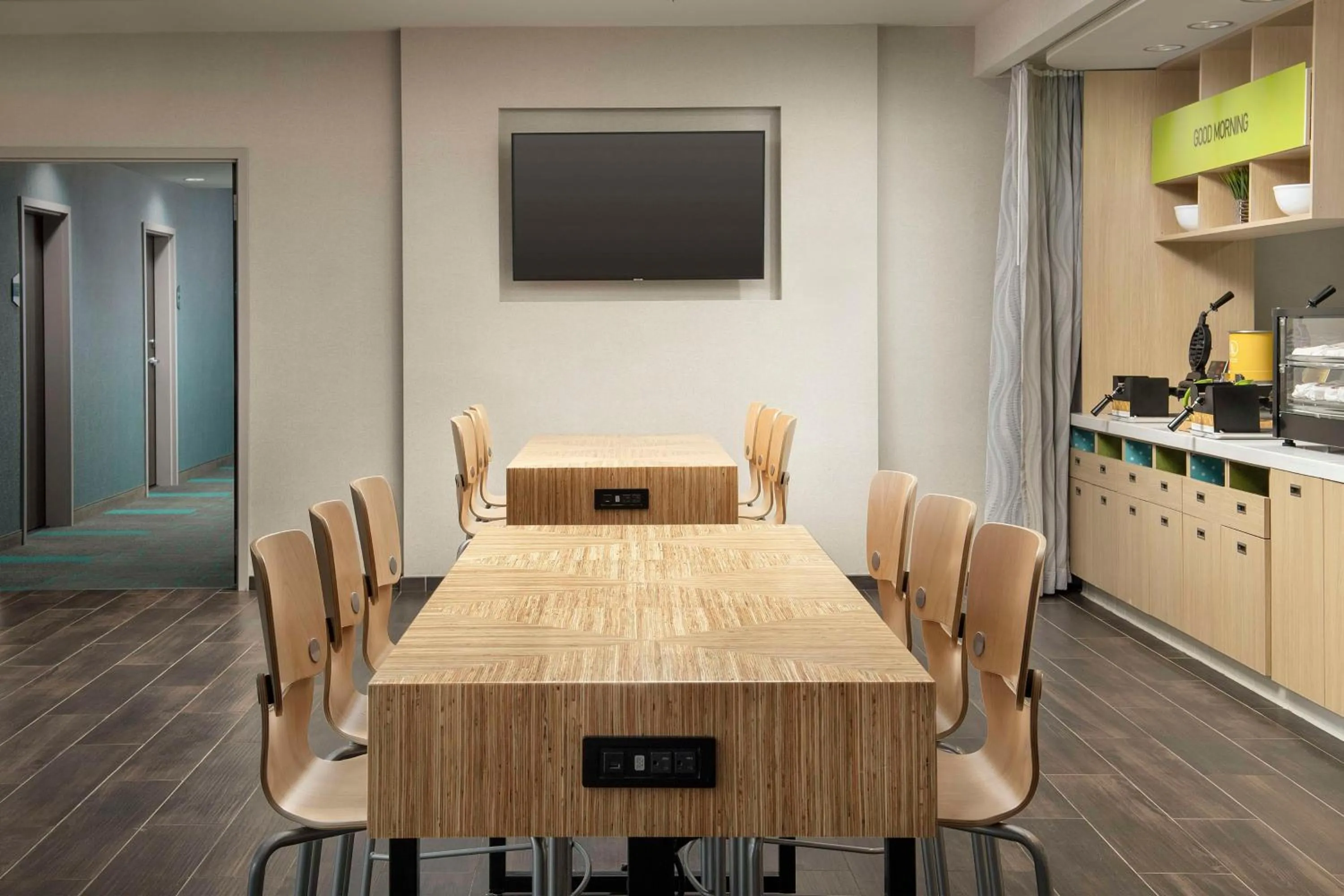 Breakfast in Home2 Suites By Hilton Clovis Fresno Airport