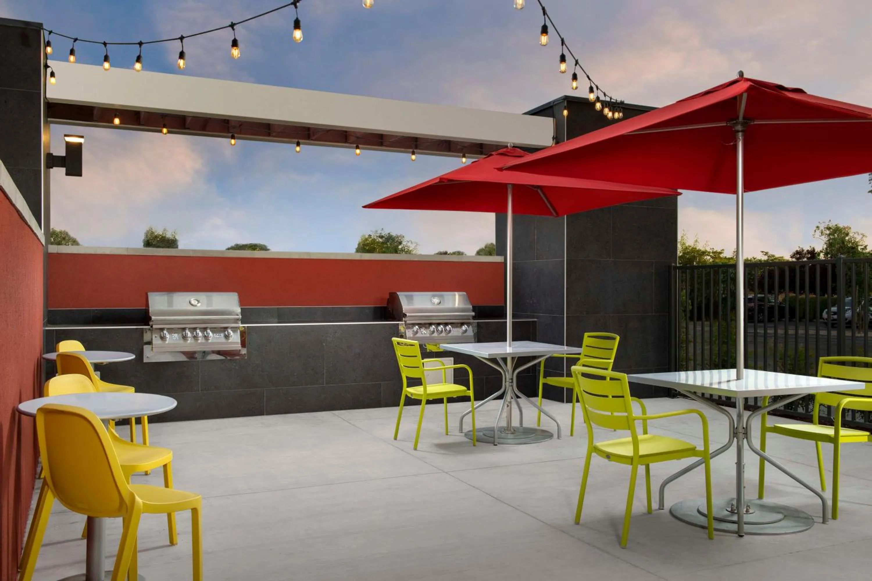 Dining area in Home2 Suites By Hilton Clovis Fresno Airport