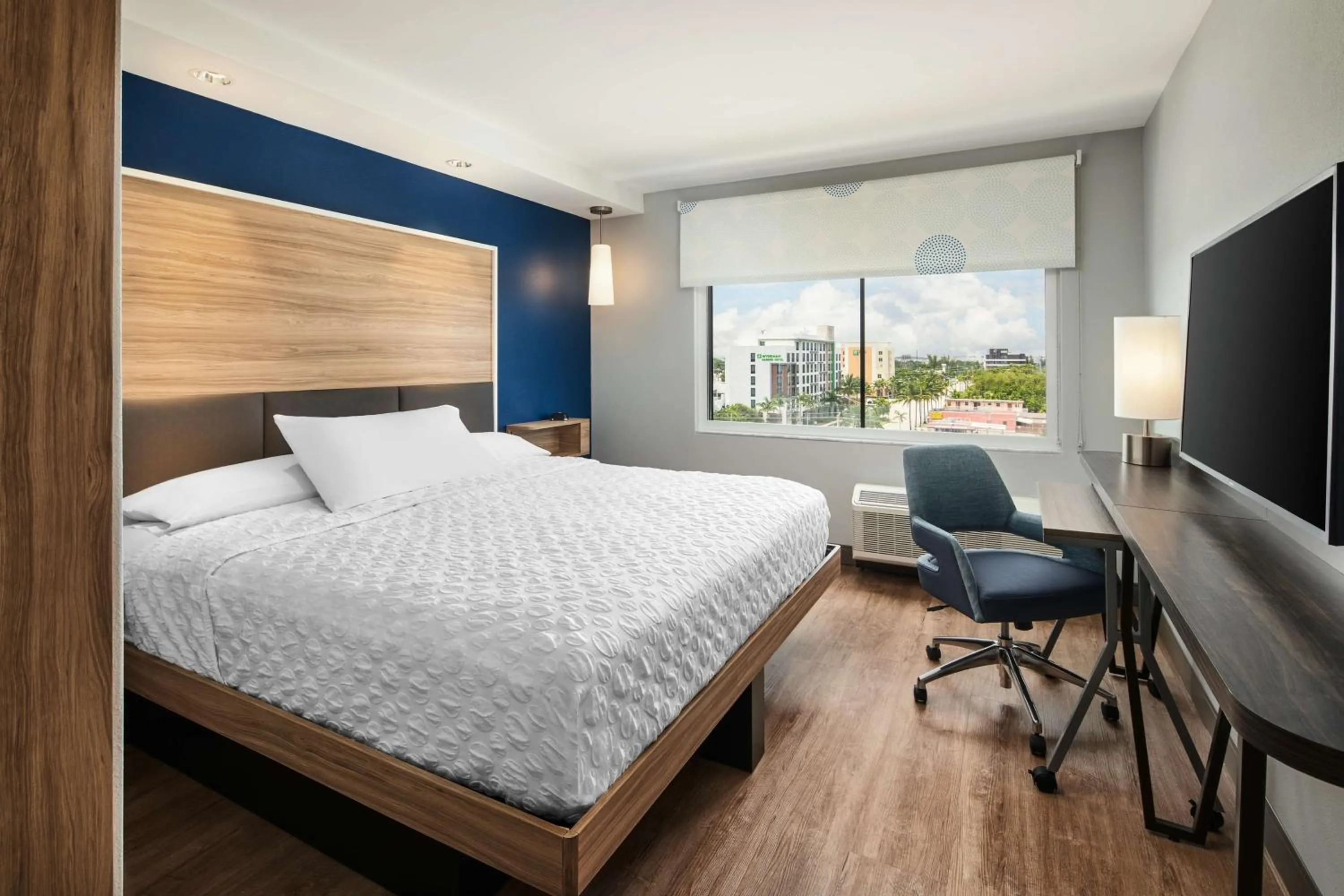 Bedroom, Bed in Tru By Hilton Ft Lauderdale Airport