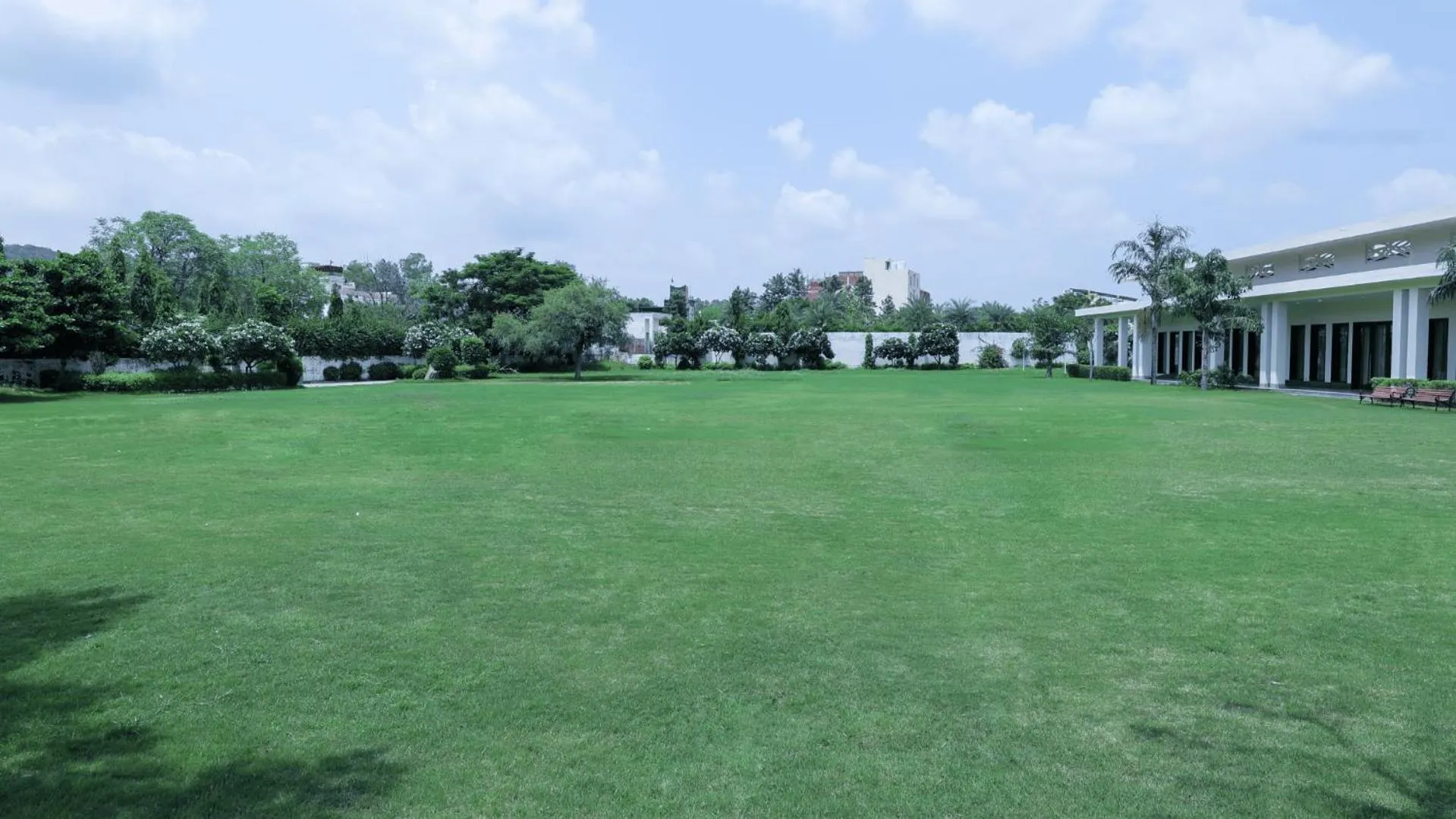 Garden in DoubleTree By Hilton Jaipur Amer