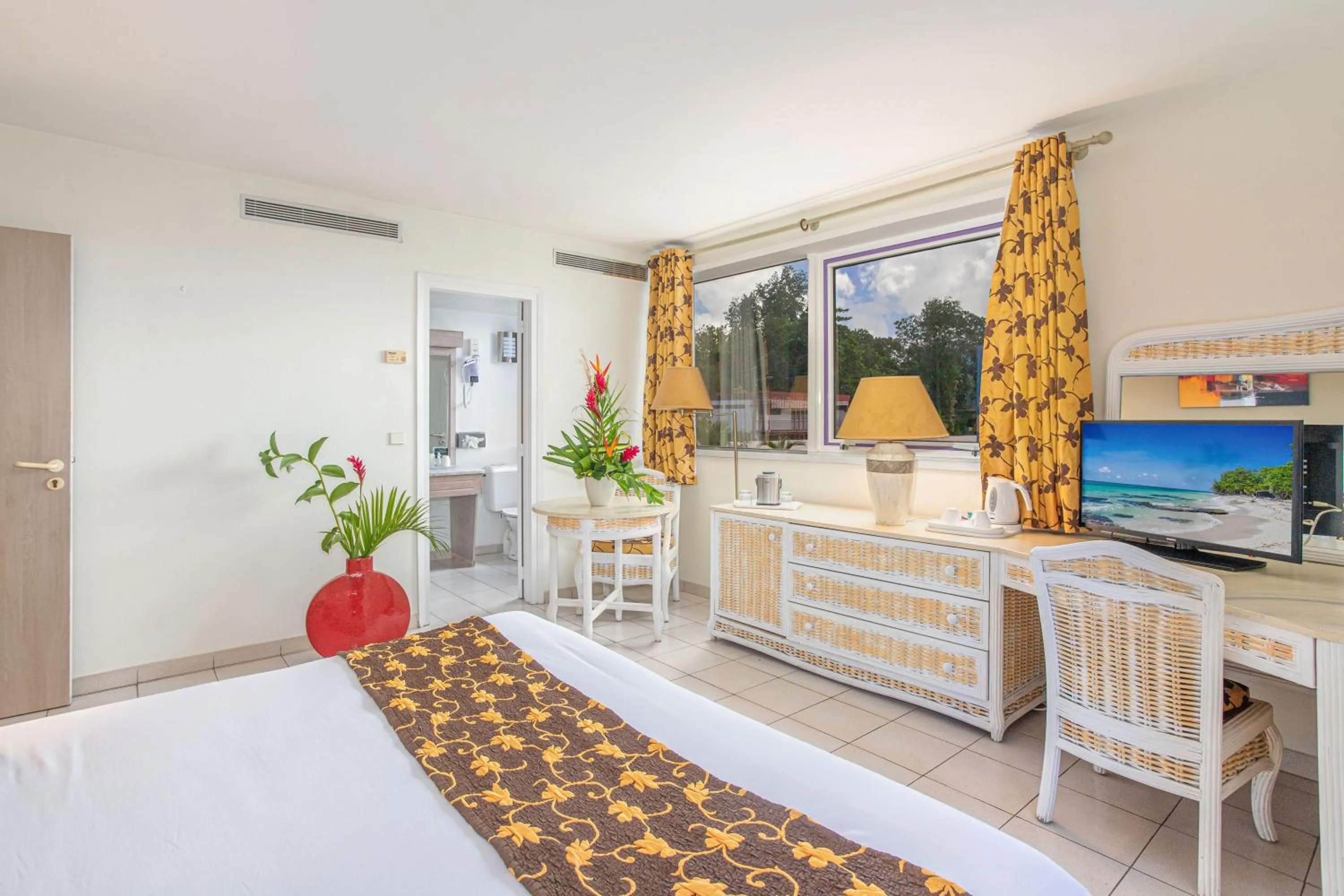 Bed in Karibea Squash Hôtel