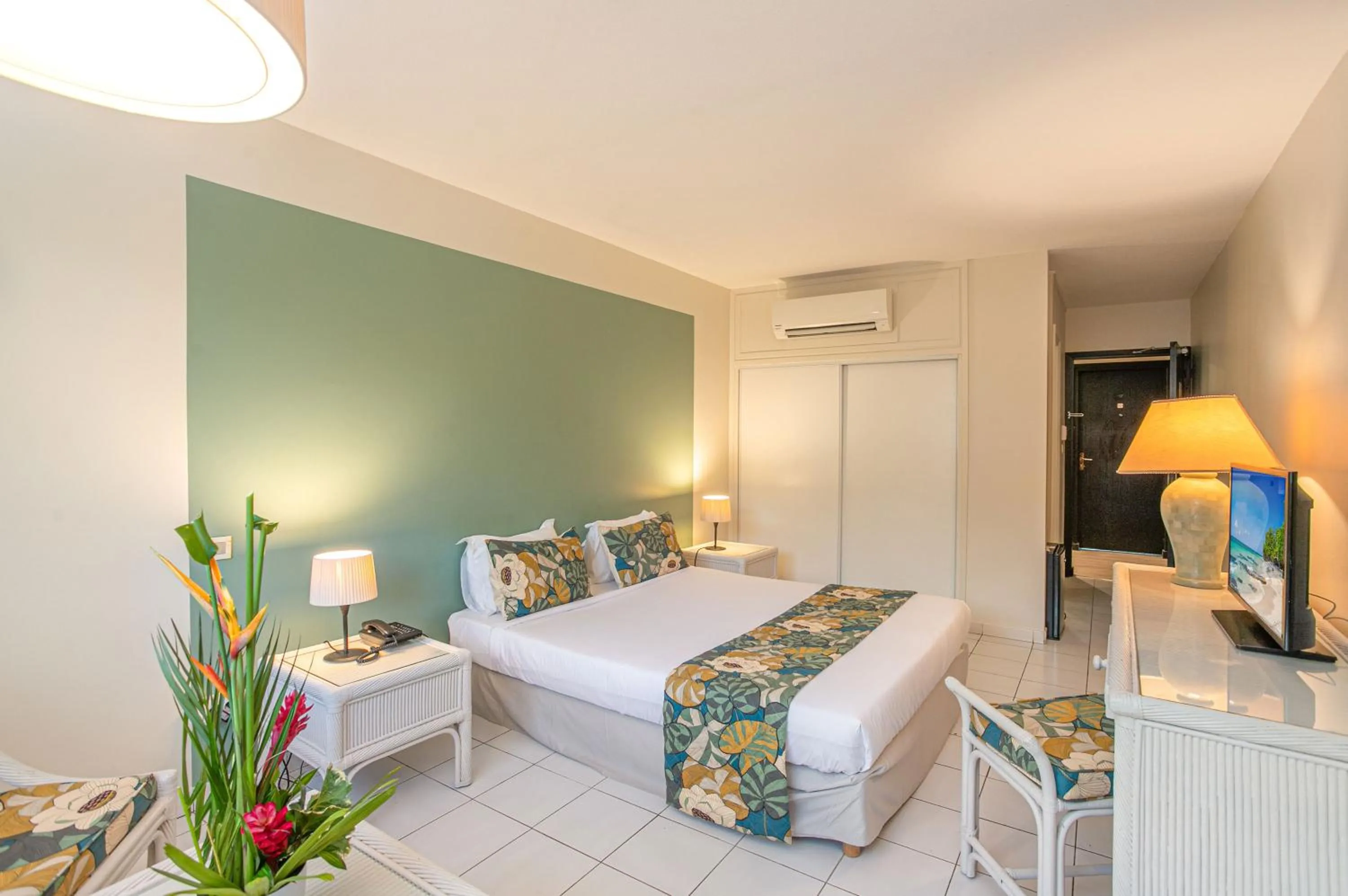 Bed in Karibea Squash Hôtel