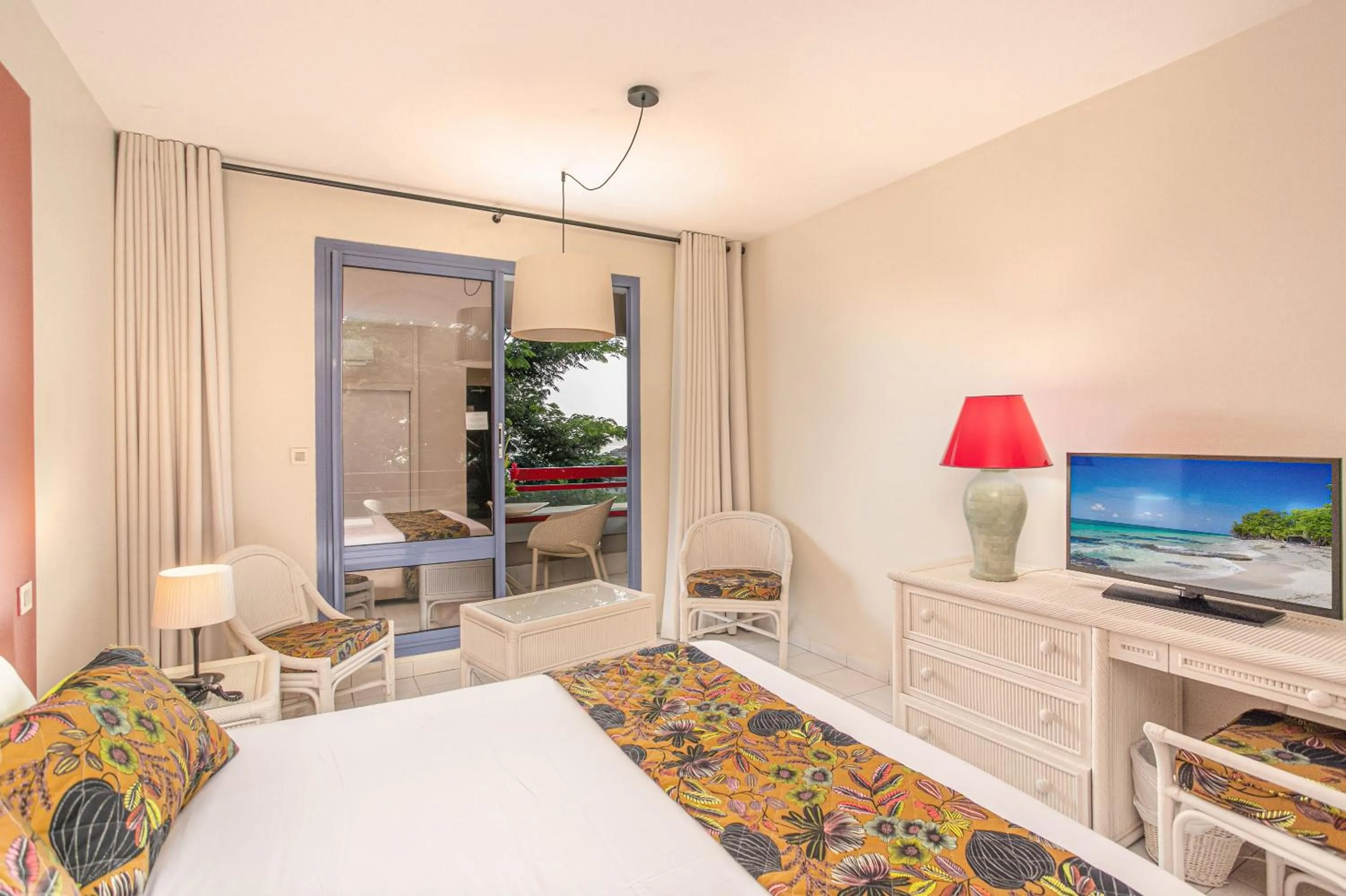 Bed in Karibea Squash Hôtel