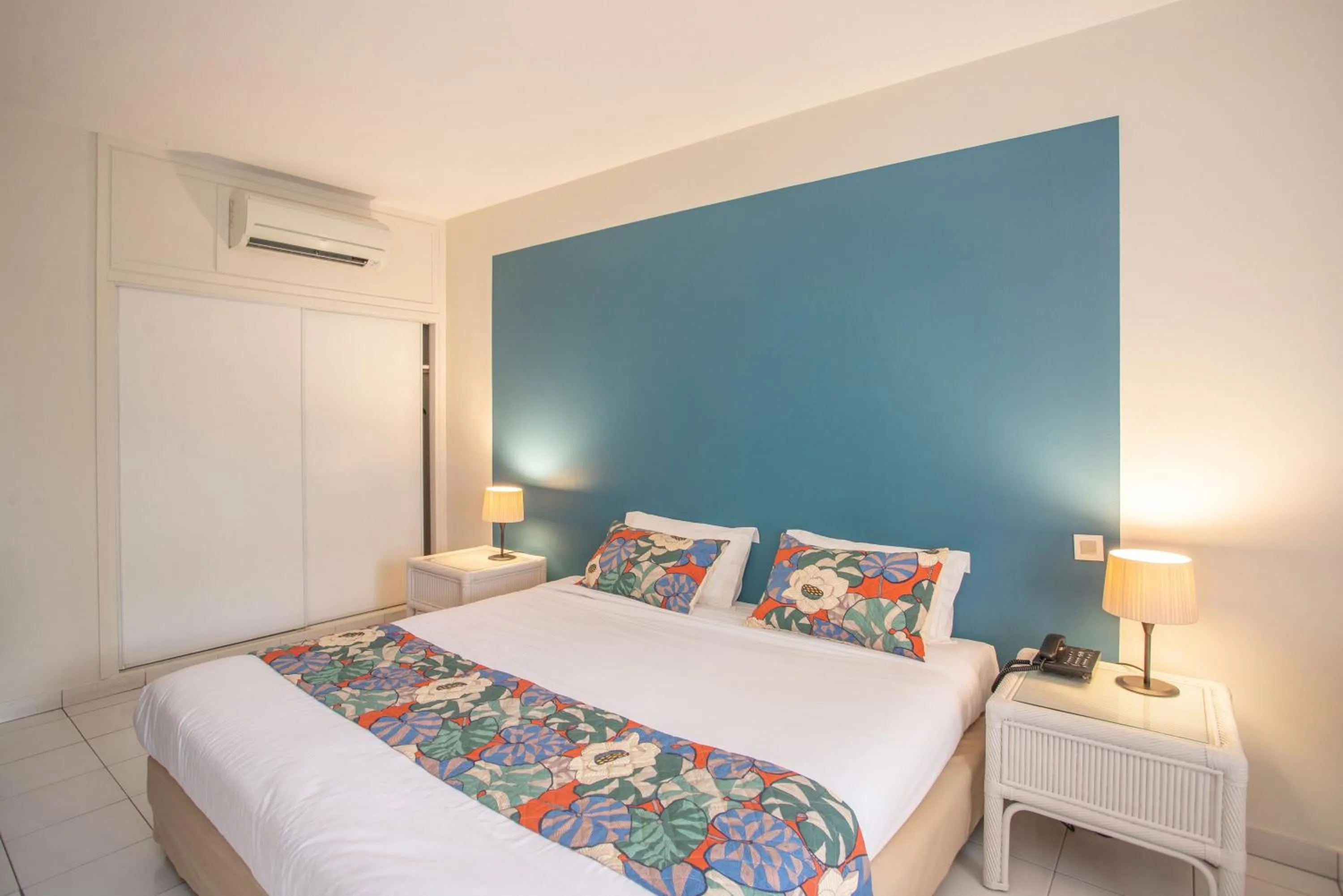 Bed in Karibea Squash Hôtel