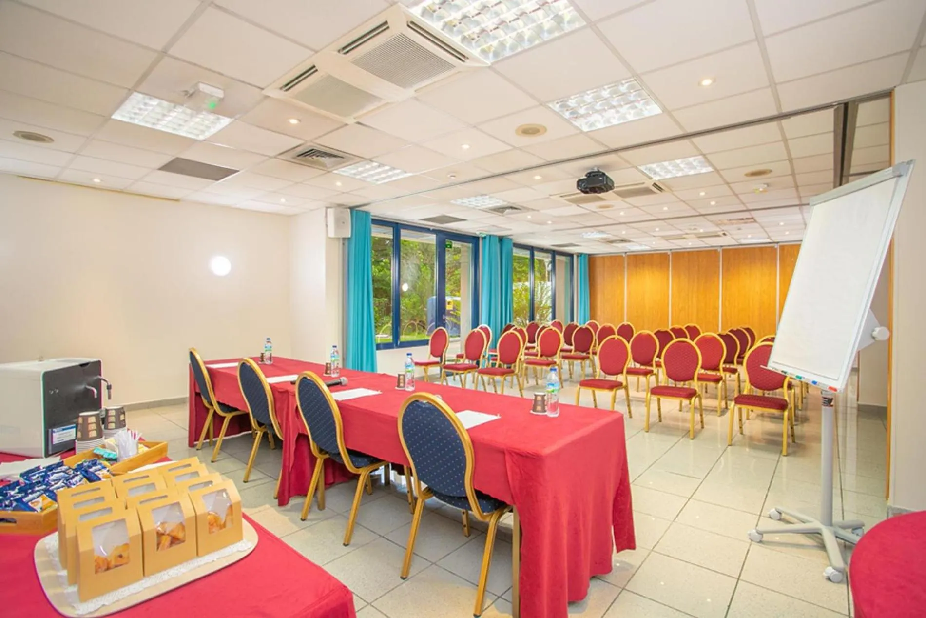 Meeting/conference room in Karibea La Valmenière Hôtel