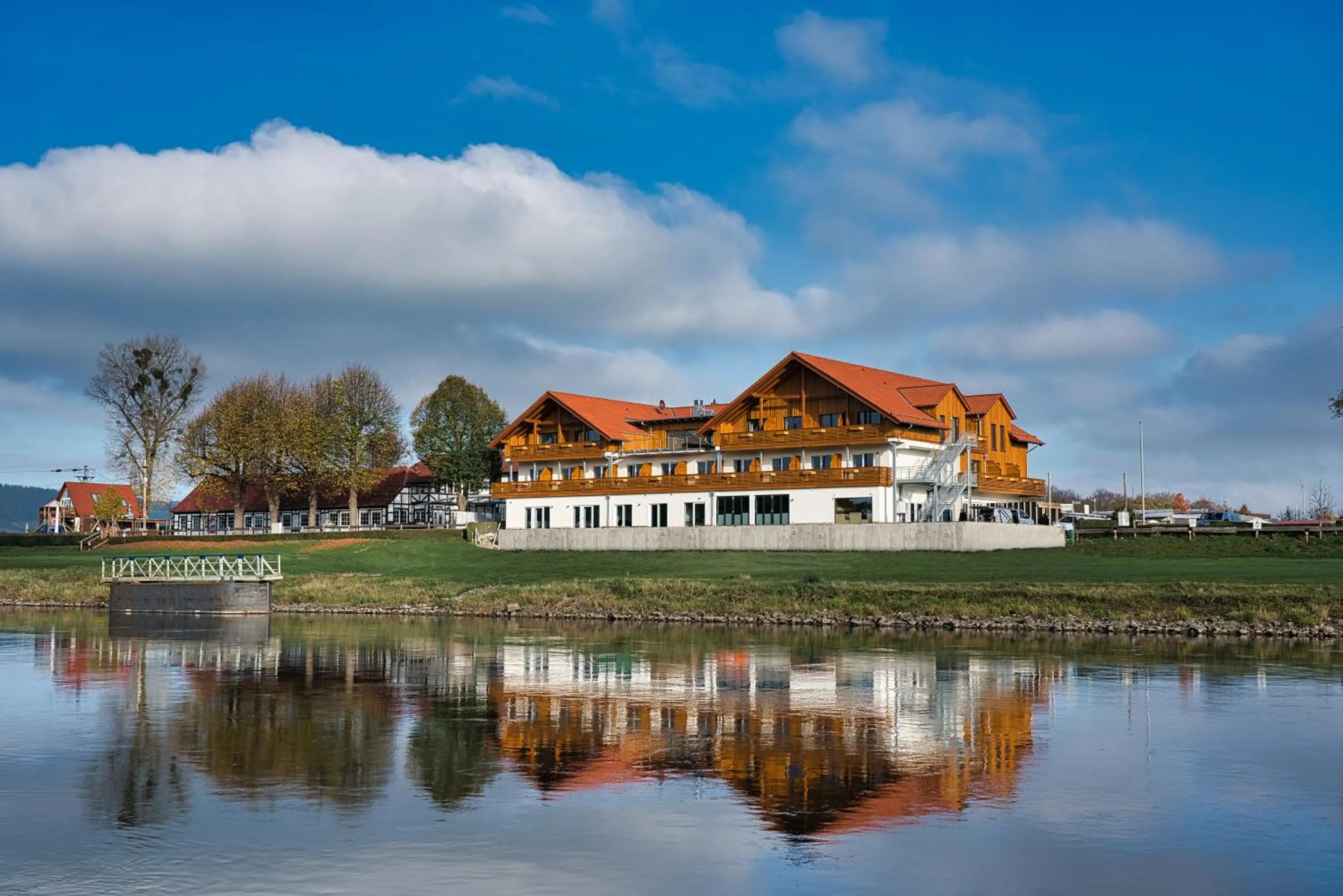 Property building in Hotel Grohnder Fährhaus