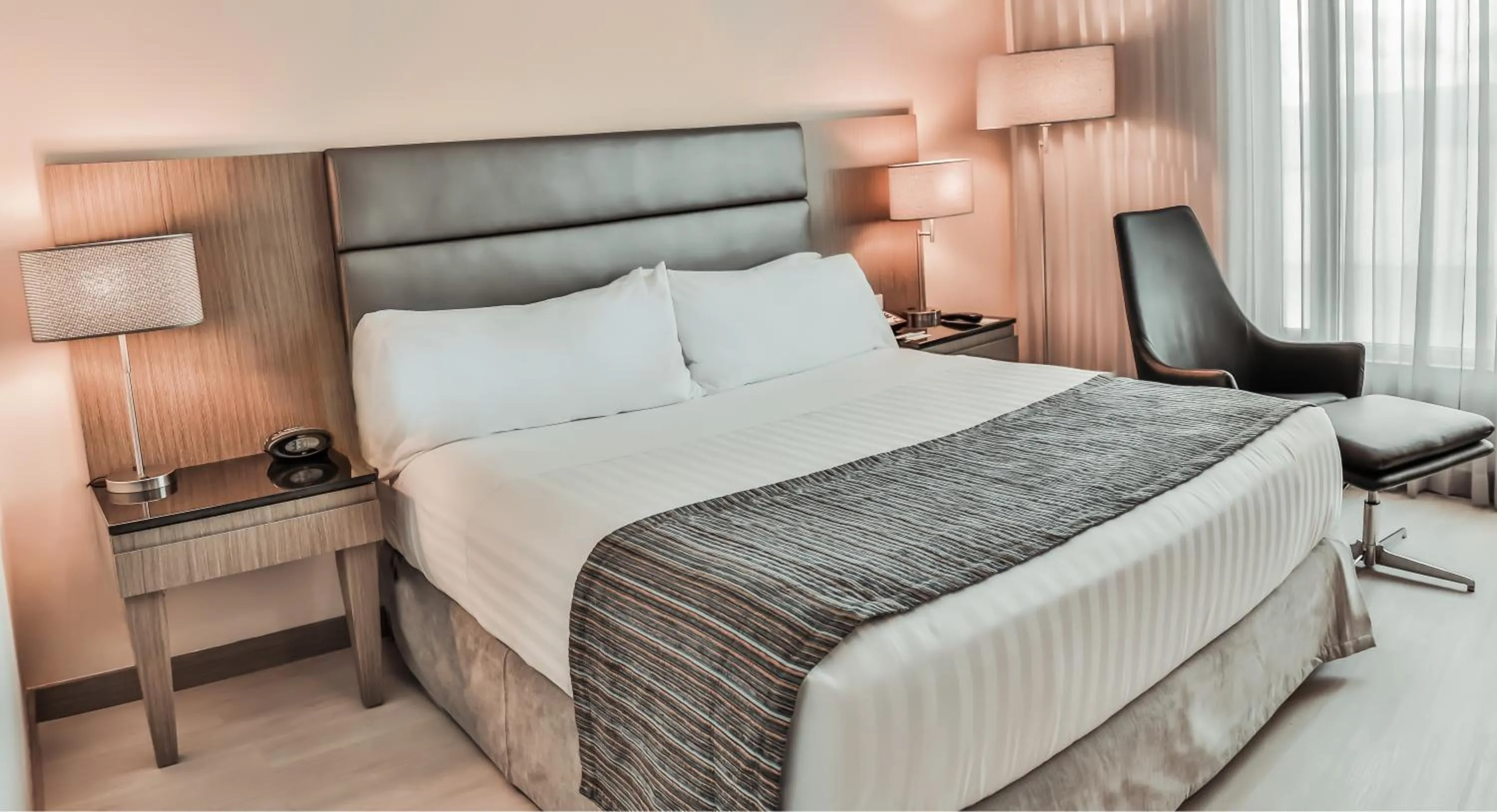 Bed in Holiday Inn Bucaramanga Cacique by IHG