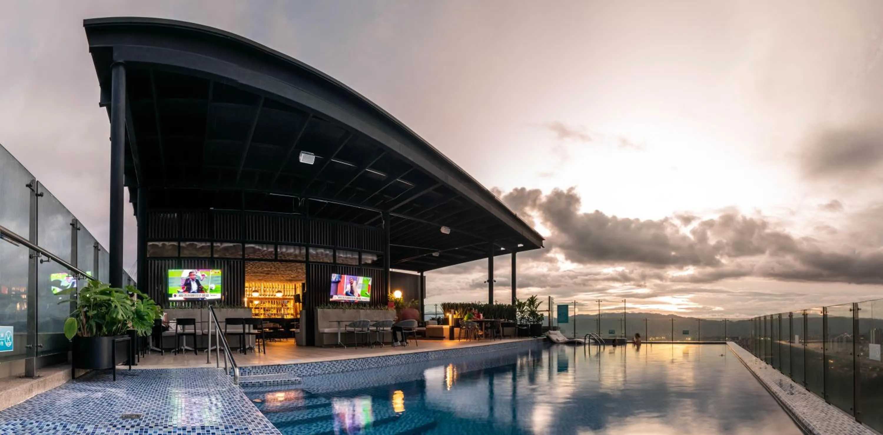 Swimming pool in Holiday Inn Bucaramanga Cacique by IHG