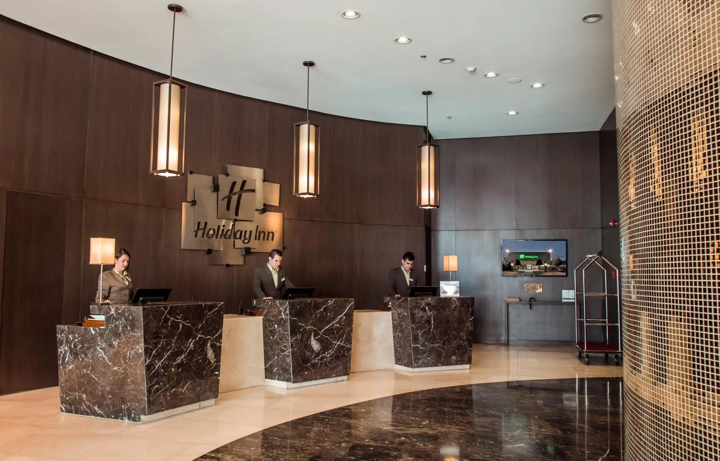 Lobby or reception in Holiday Inn Bucaramanga Cacique by IHG