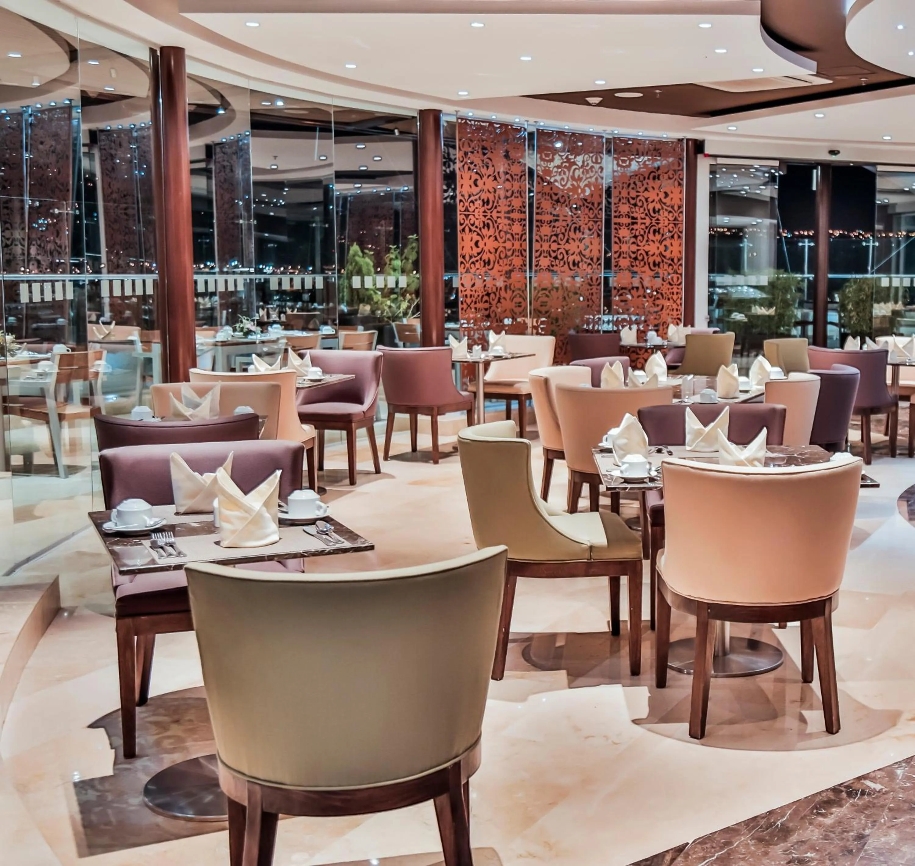 Restaurant/places to eat in Holiday Inn Bucaramanga Cacique by IHG