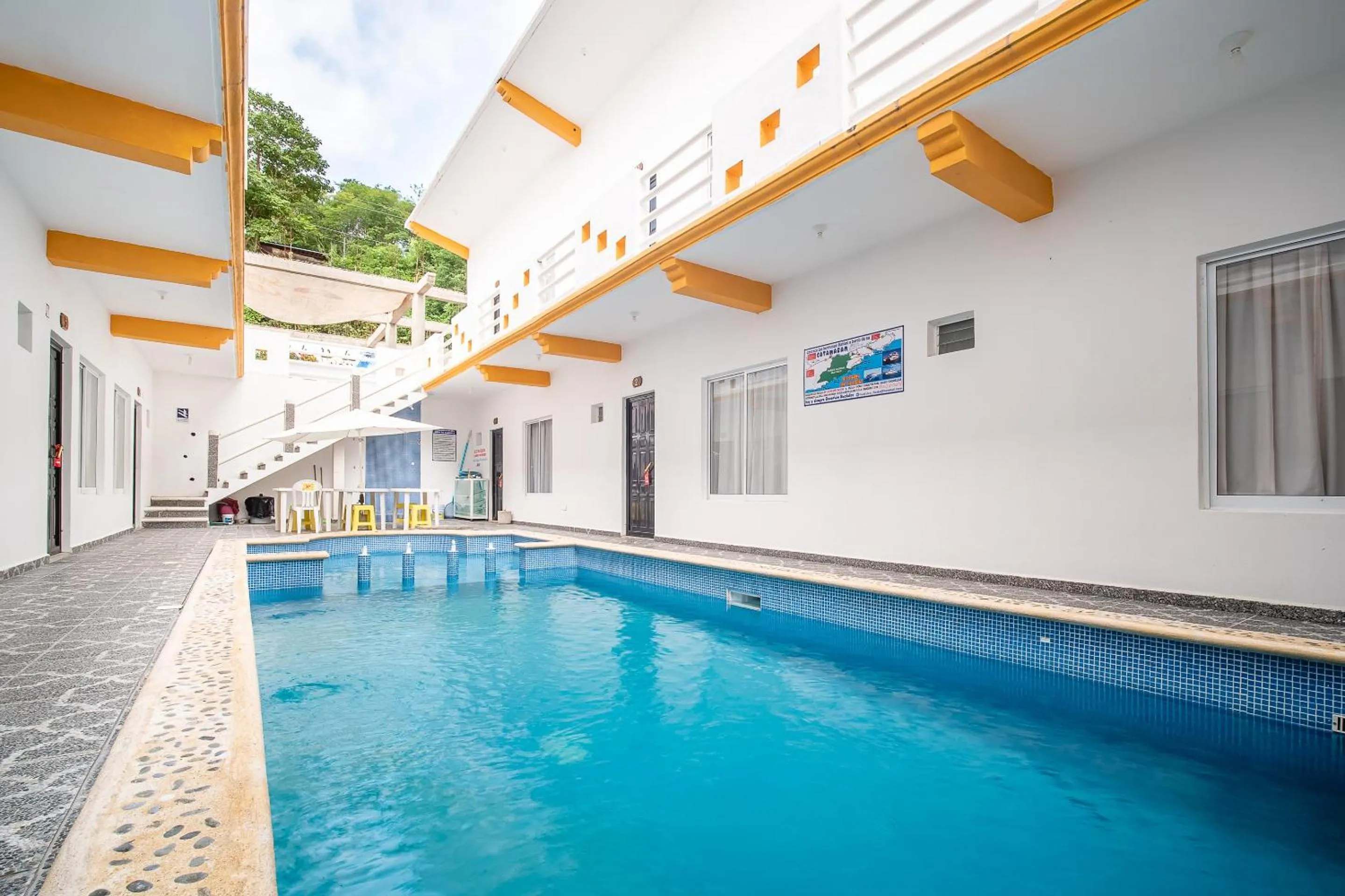 Swimming pool in OYO Hotel Posada San Vicente, Huatulco