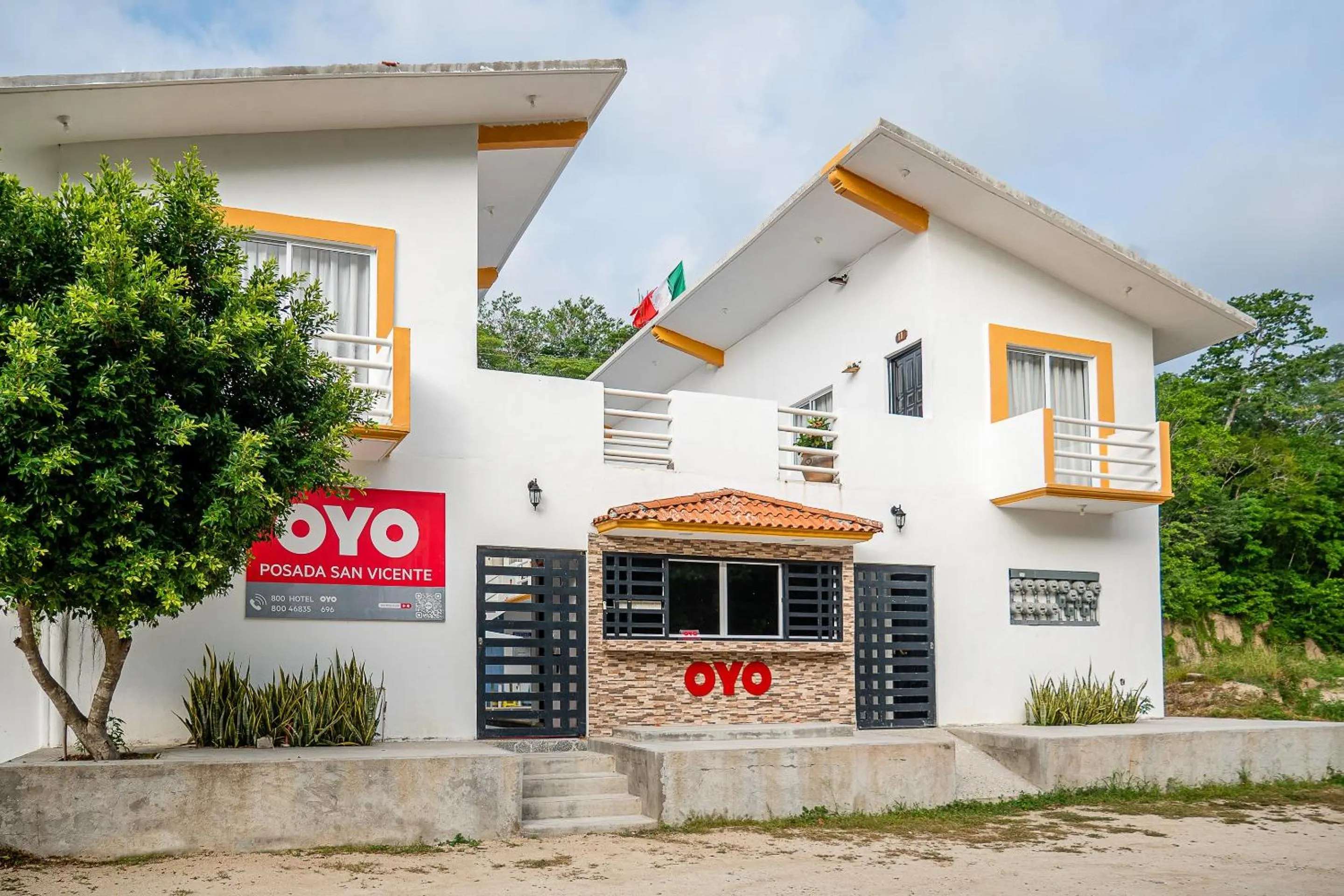 Facade/entrance in OYO Hotel Posada San Vicente, Huatulco