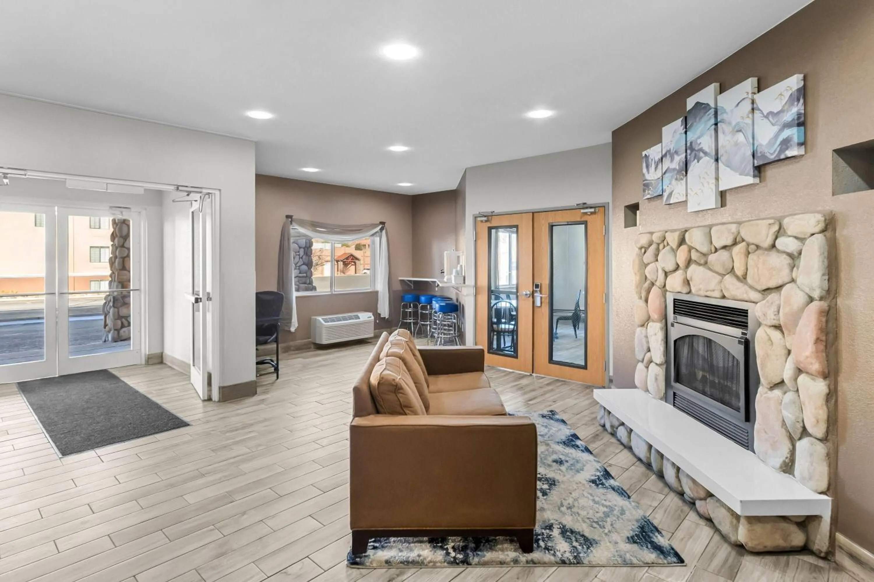 Lobby or reception in Days Inn & Suites by Wyndham Castle Rock