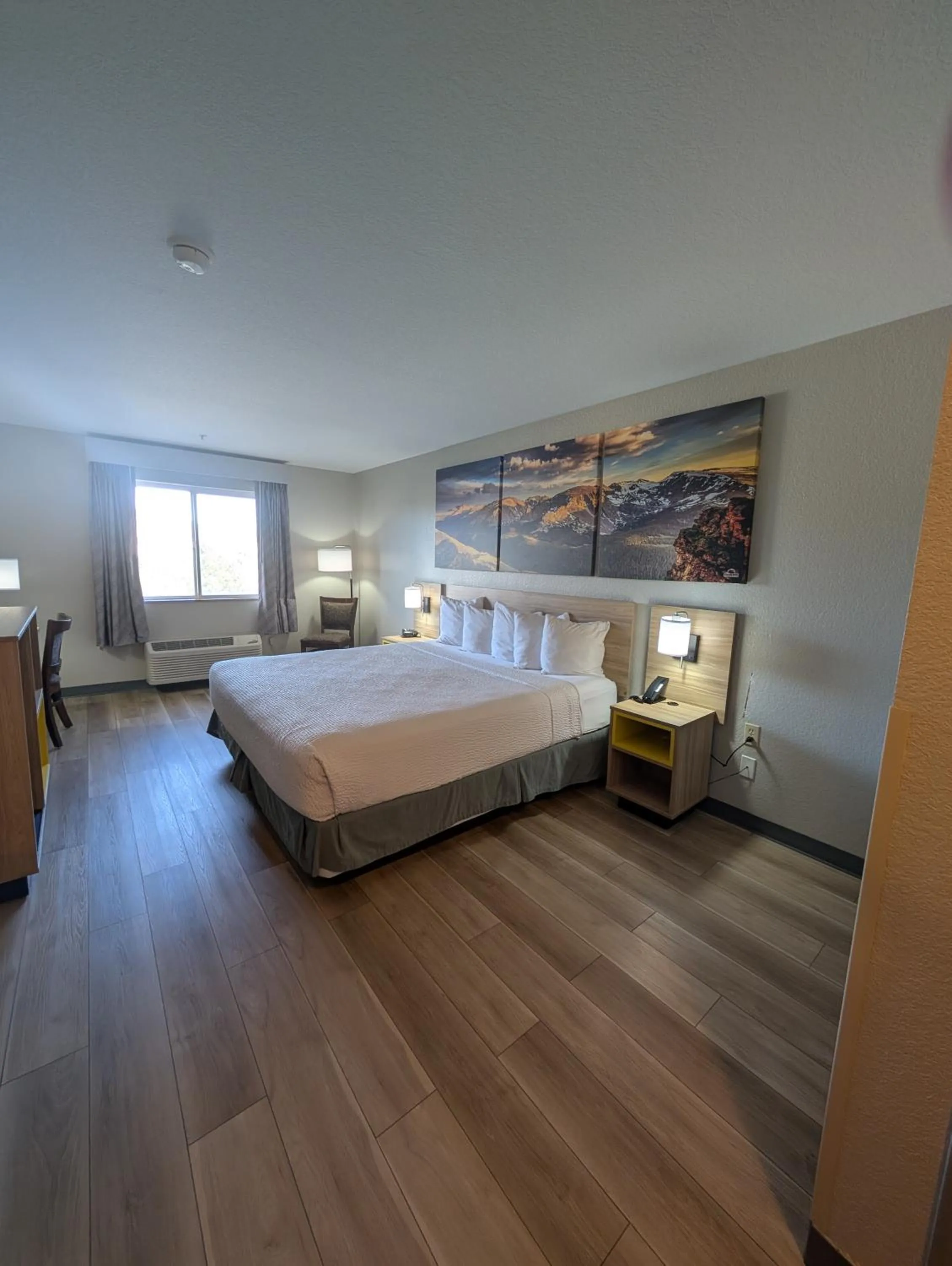 Bedroom, Bed in Days Inn & Suites by Wyndham Castle Rock