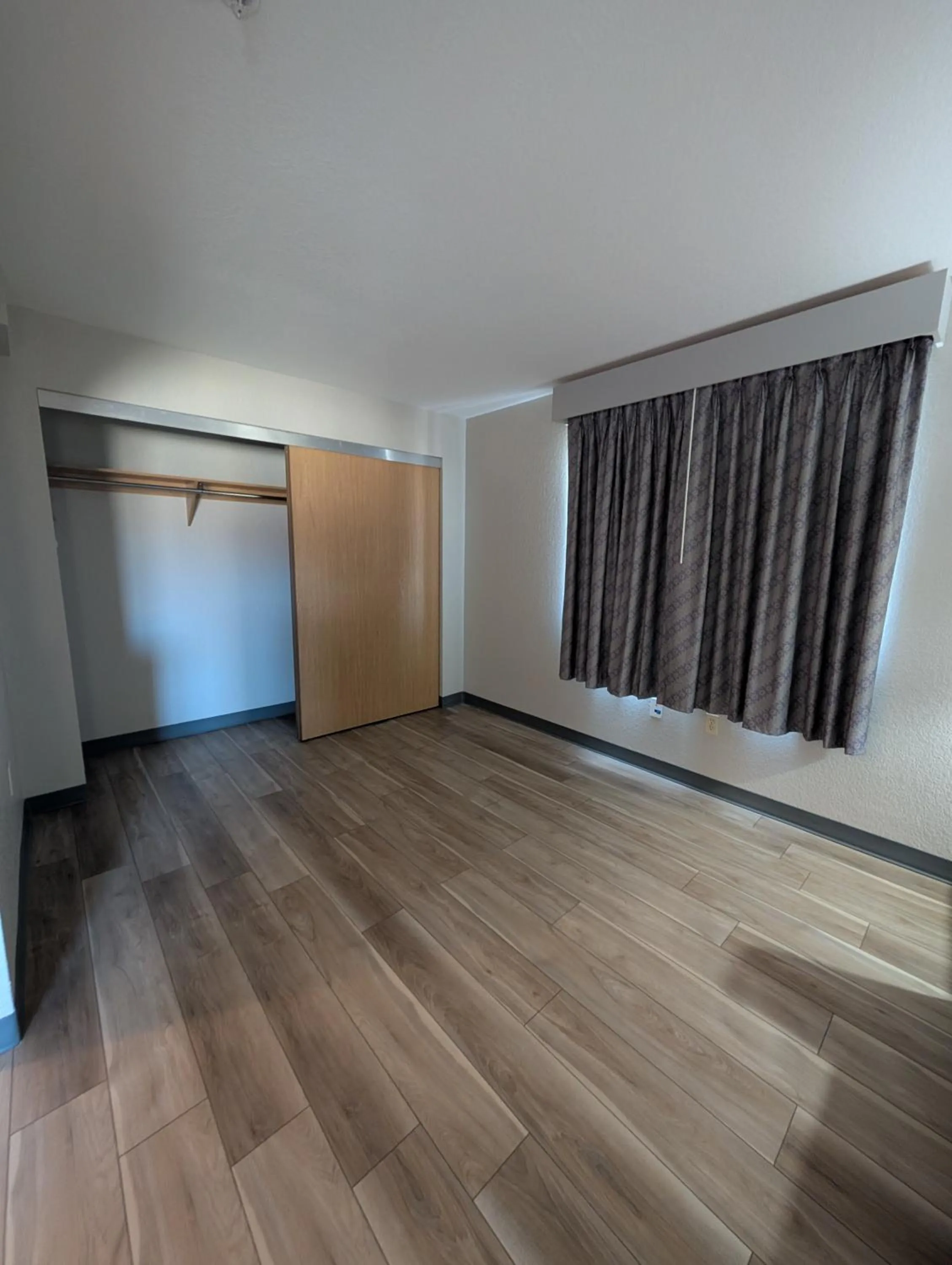 wardrobe in Days Inn & Suites by Wyndham Castle Rock