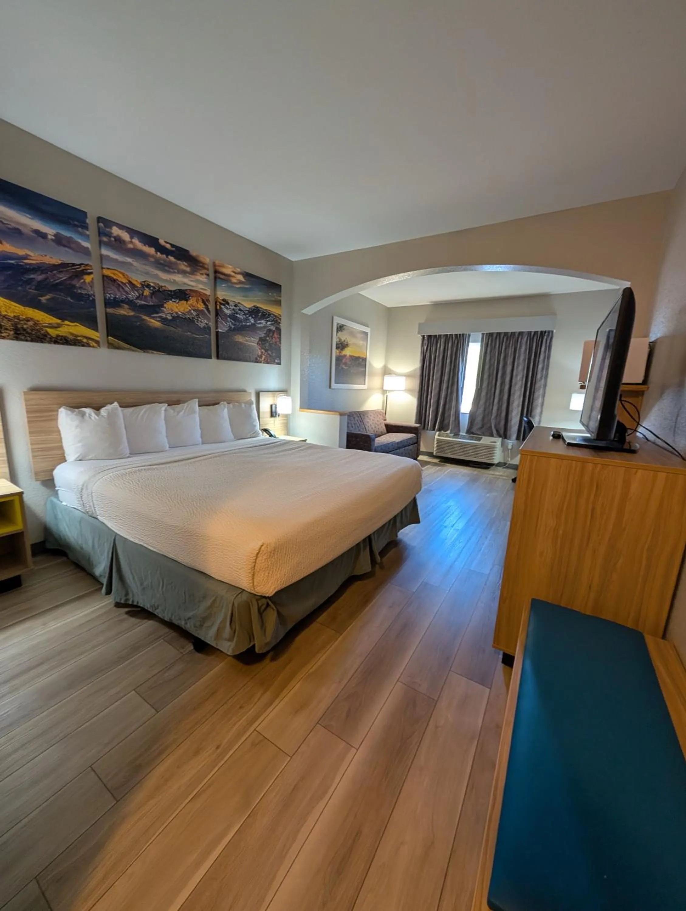 Bedroom, Bed in Days Inn & Suites by Wyndham Castle Rock