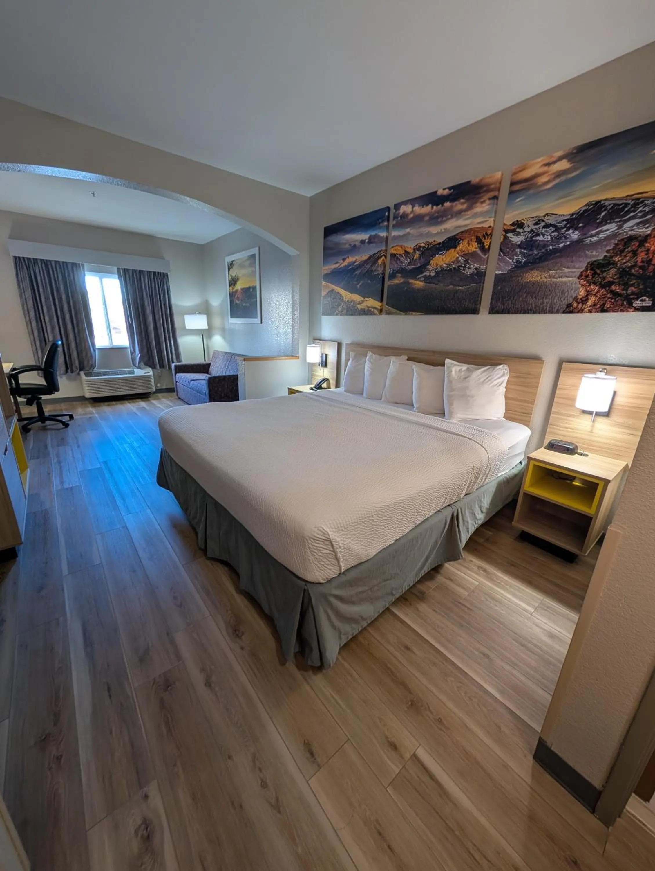 Bedroom, Bed in Days Inn & Suites by Wyndham Castle Rock