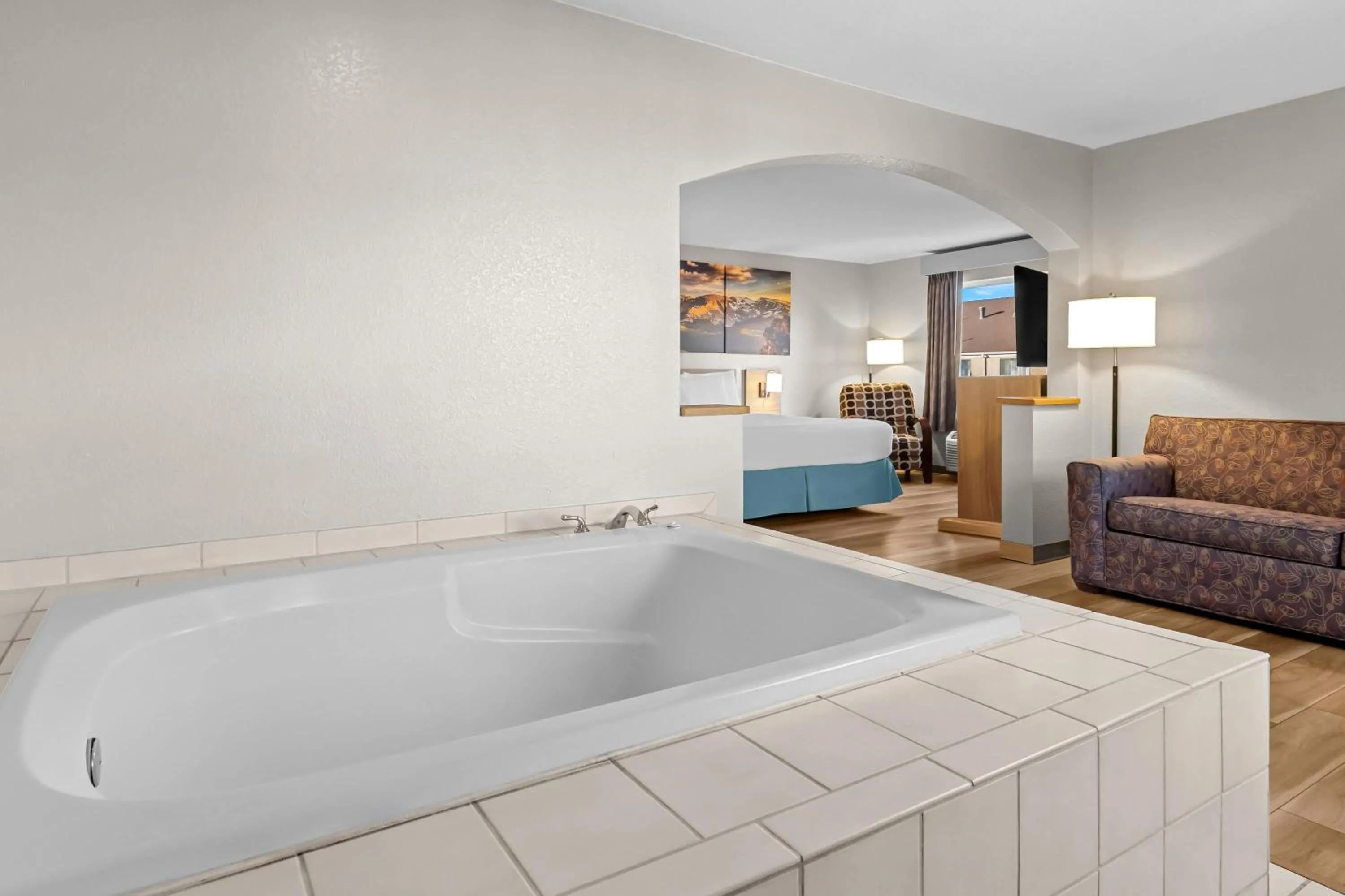 Bath in Days Inn & Suites by Wyndham Castle Rock