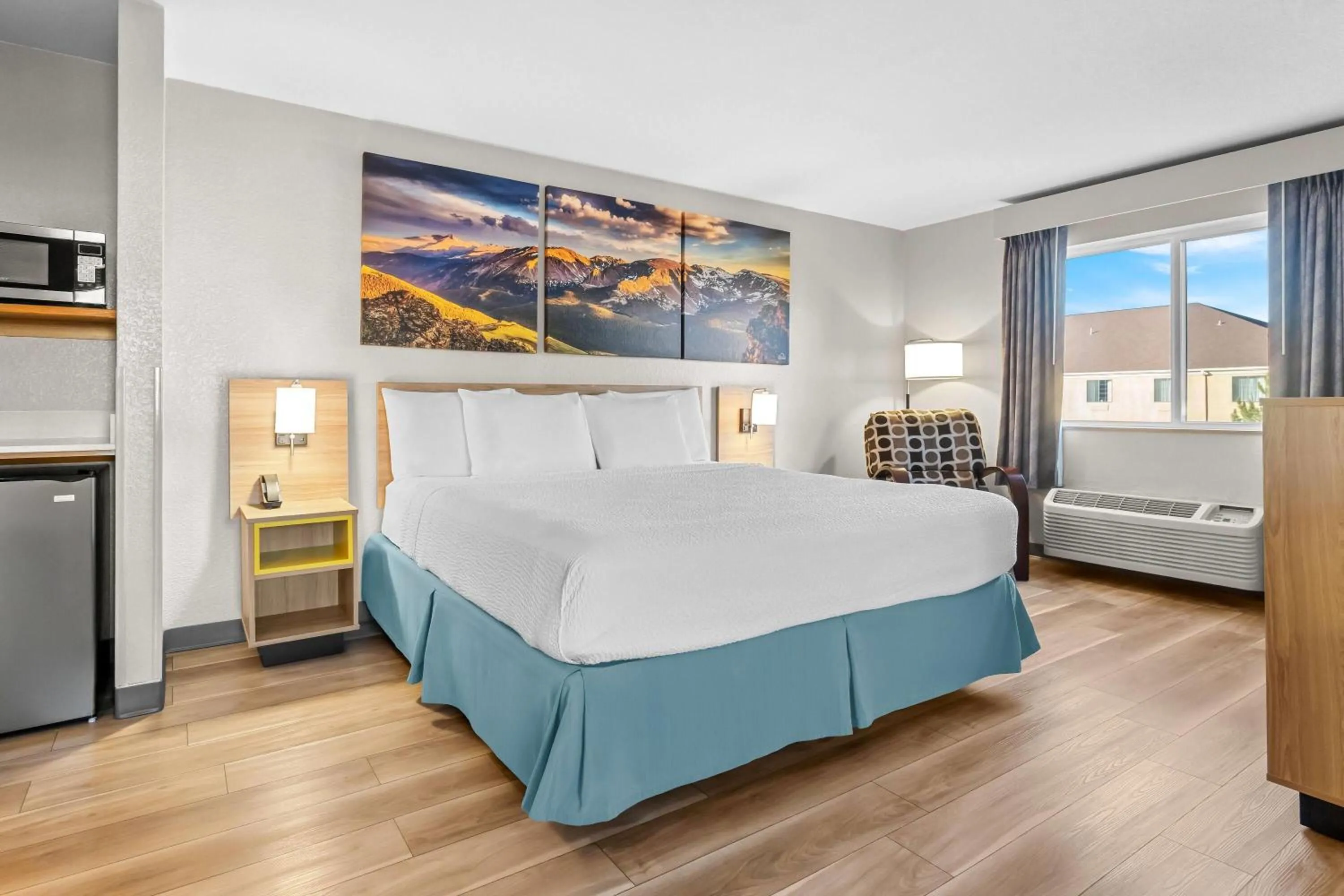 Bath, Bed in Days Inn & Suites by Wyndham Castle Rock