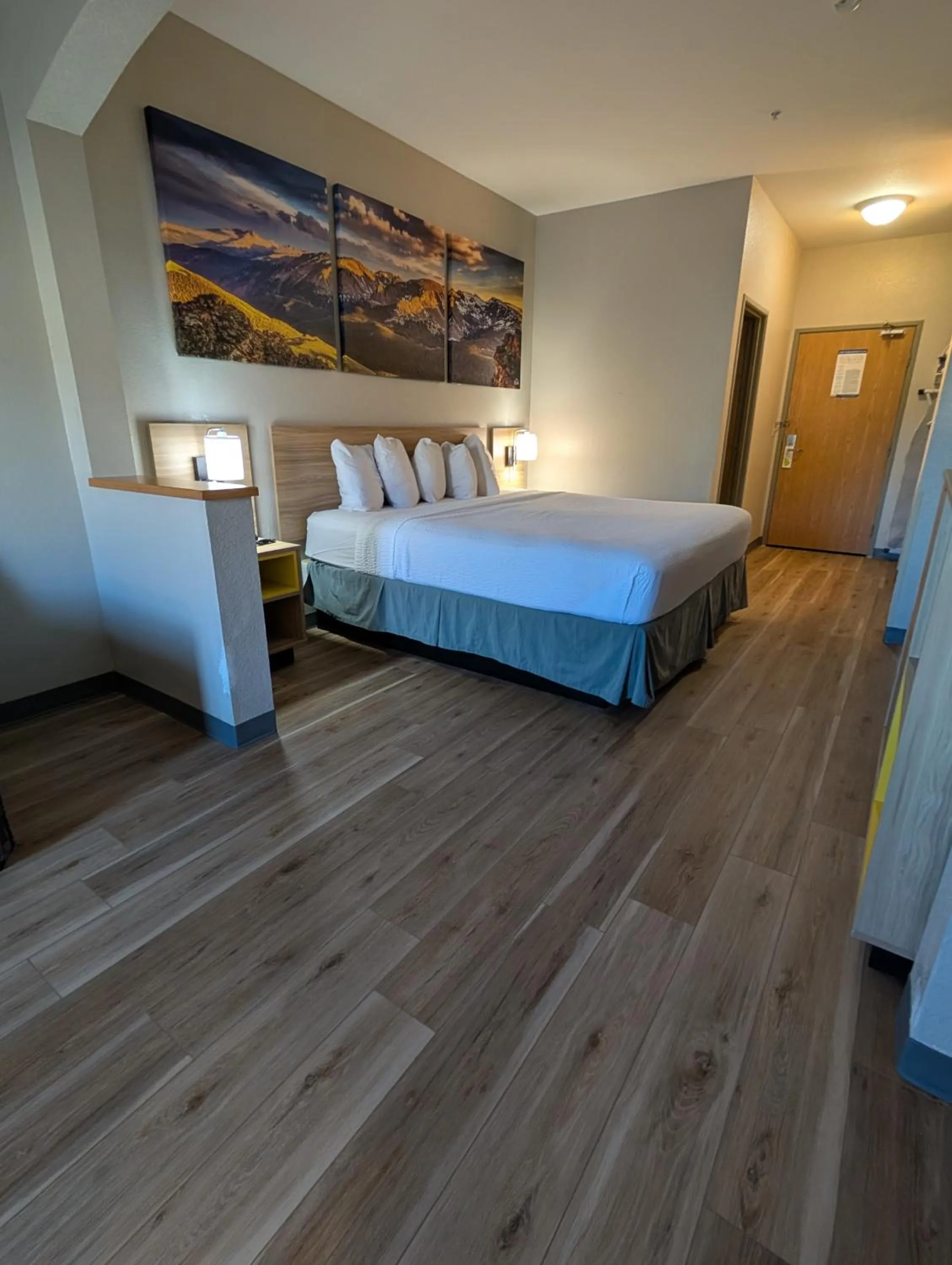 Bedroom, Bed in Days Inn & Suites by Wyndham Castle Rock