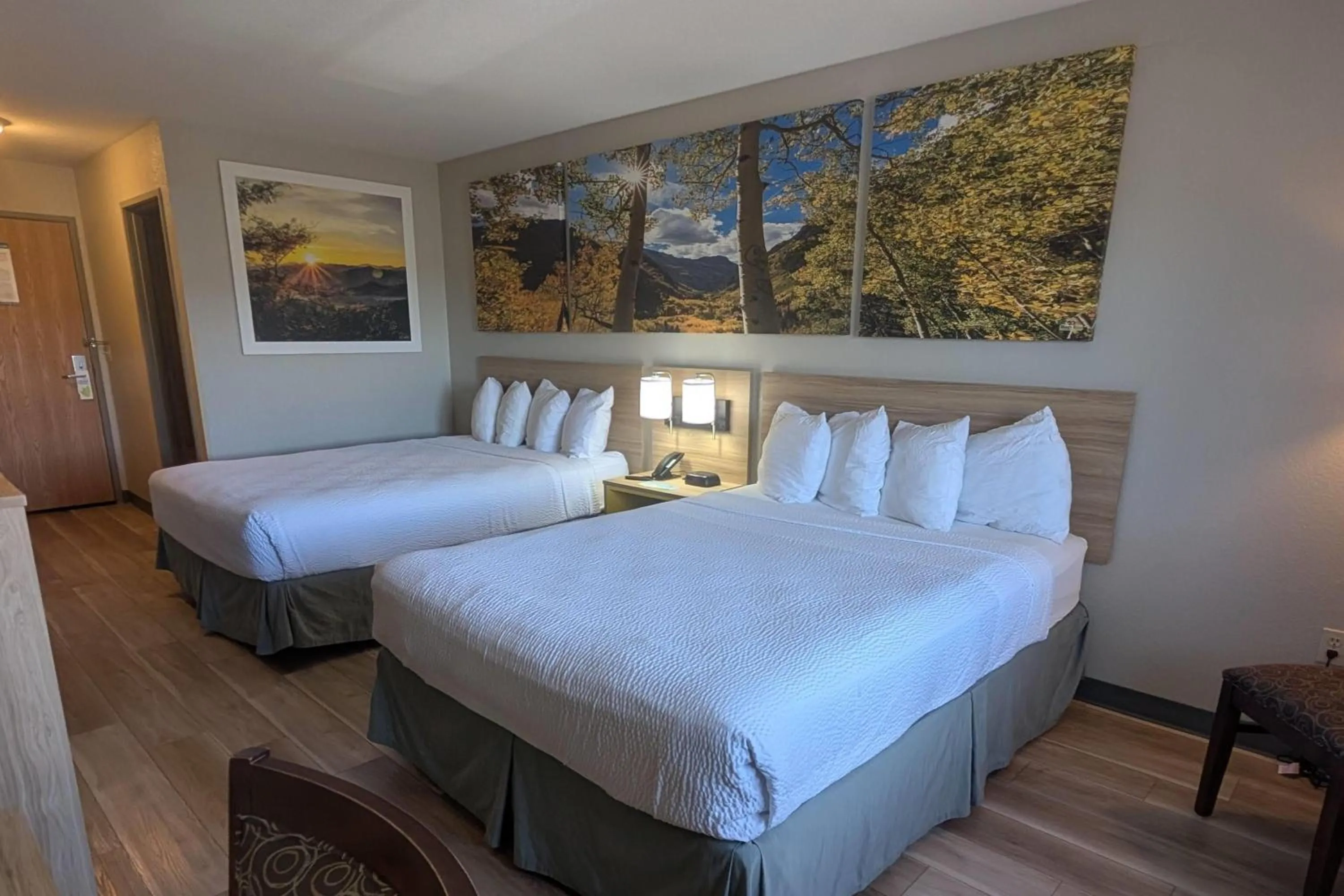 Photo of the whole room, Bed in Days Inn & Suites by Wyndham Castle Rock
