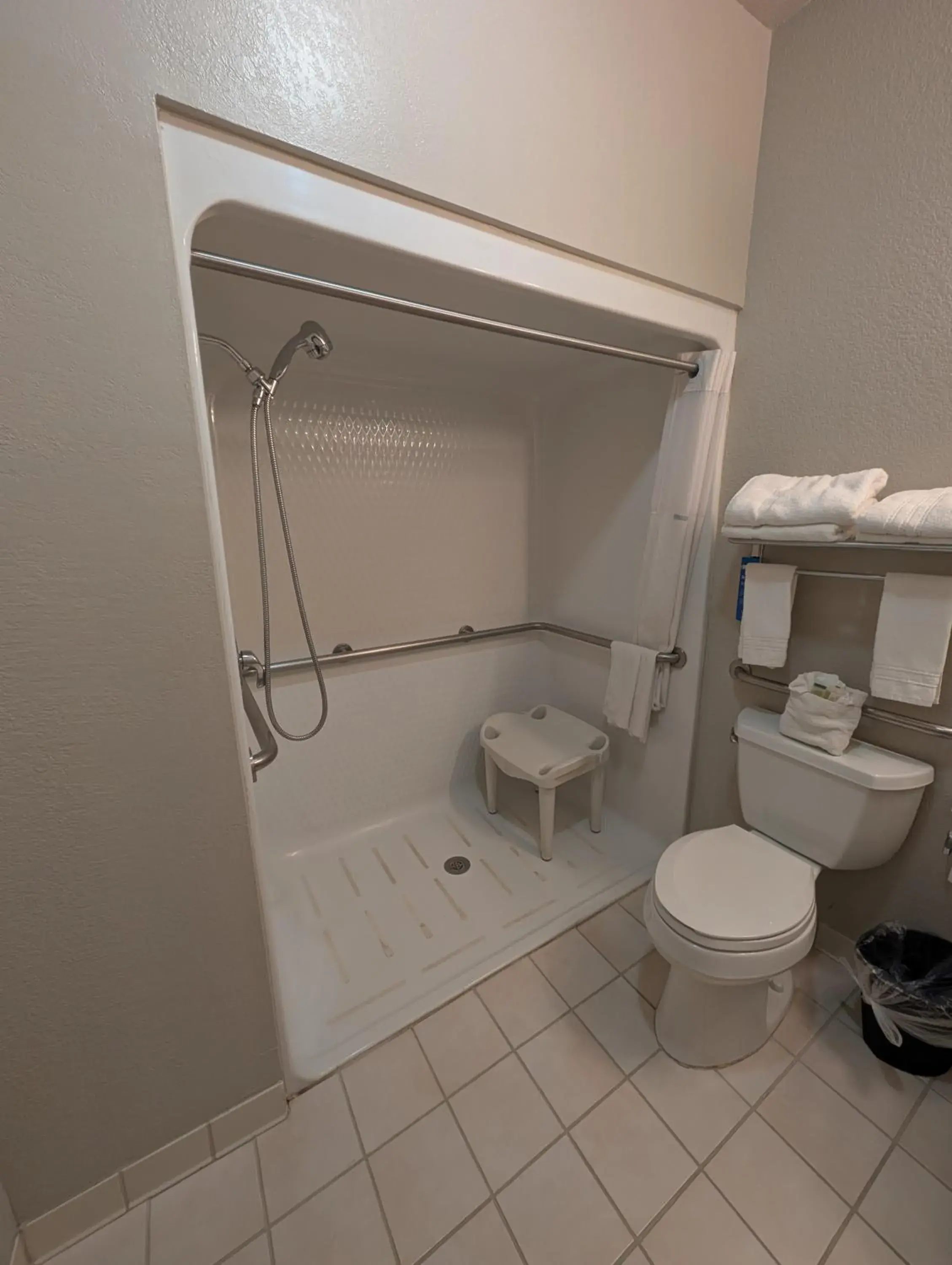 King Room - Accessible/Non-Smoking in Days Inn & Suites by Wyndham Castle Rock King Room - Accessible/Non-Smoking in Days Inn & Suites by Wyndham Castle Rock