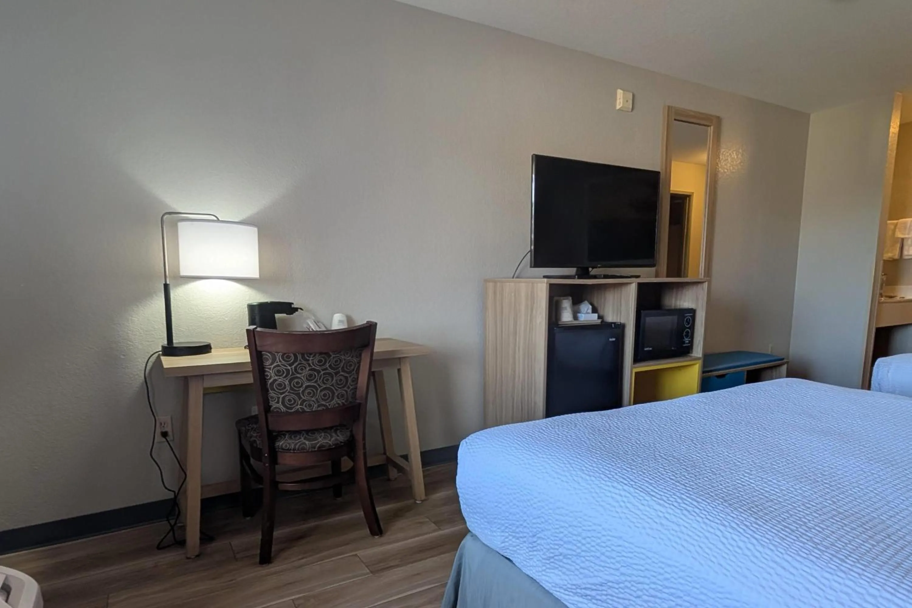 Photo of the whole room, Bed in Days Inn & Suites by Wyndham Castle Rock