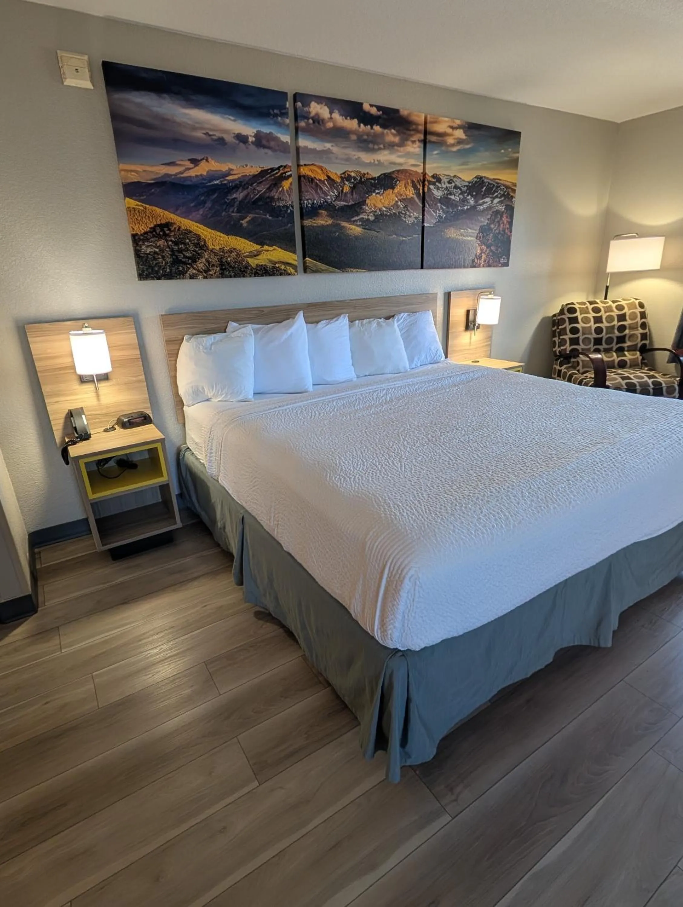 Bedroom, Bed in Days Inn & Suites by Wyndham Castle Rock