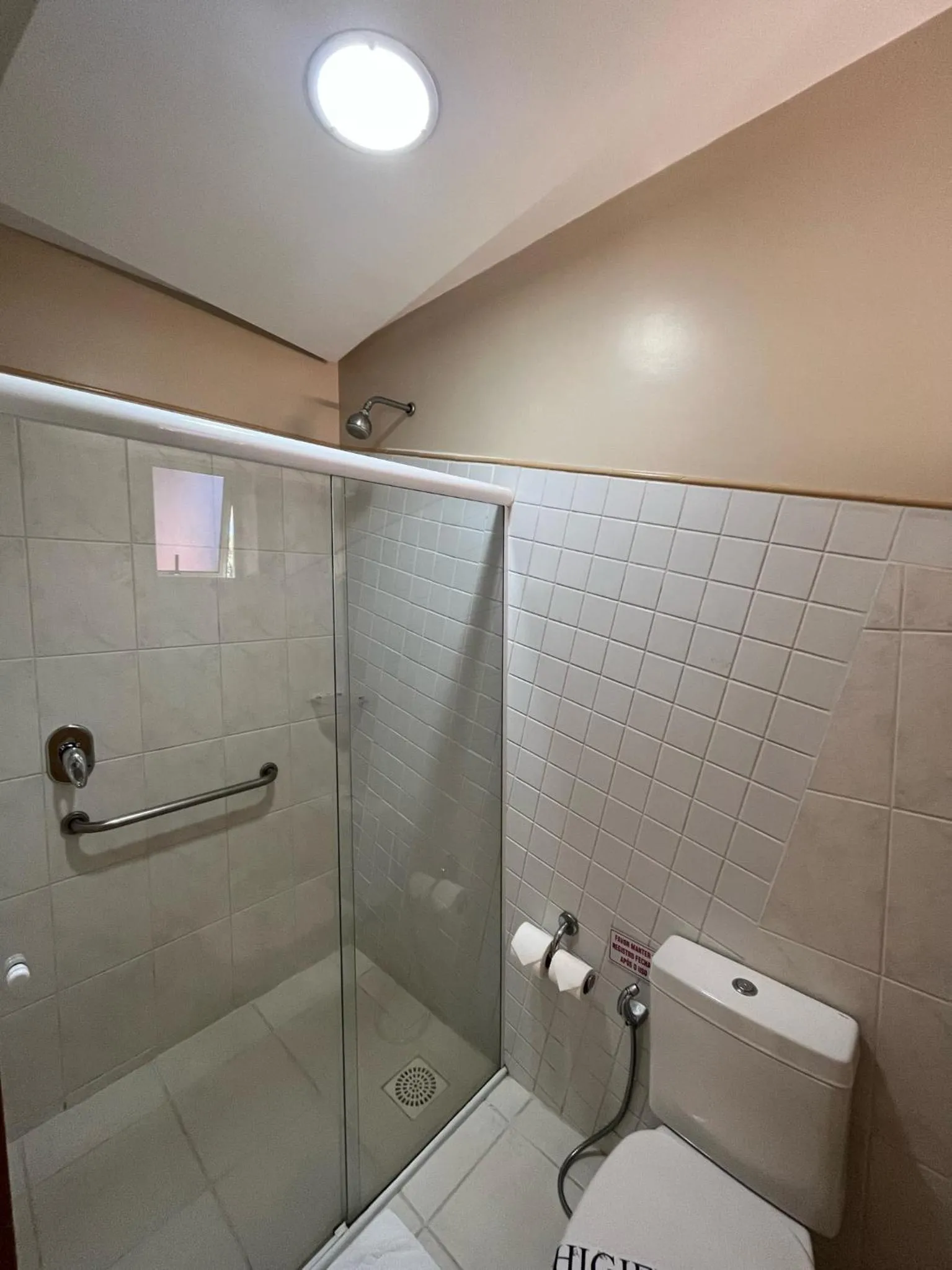 Shower in Hotel Aliança Express