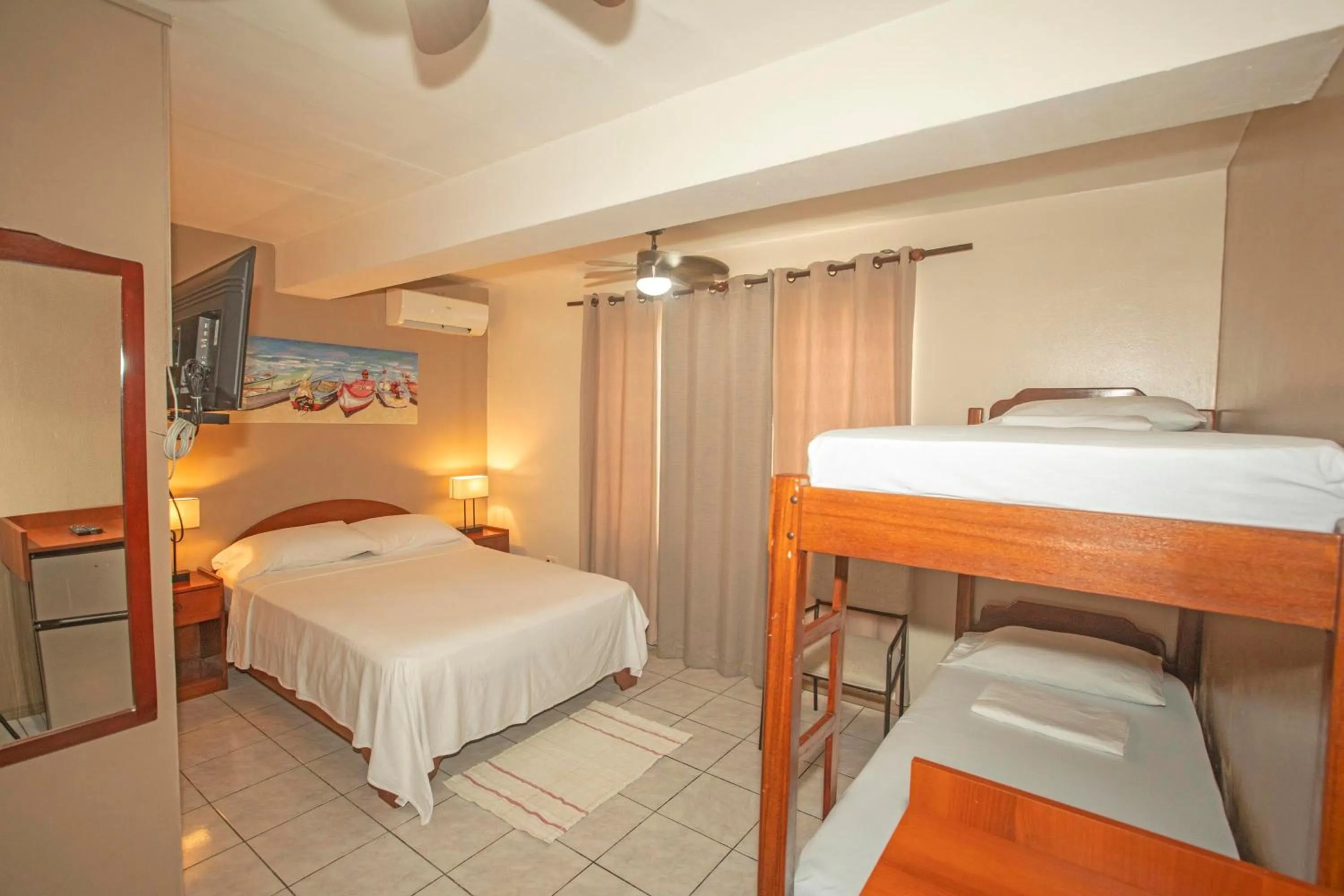 Photo of the whole room, Bed in Hotel Laura's House