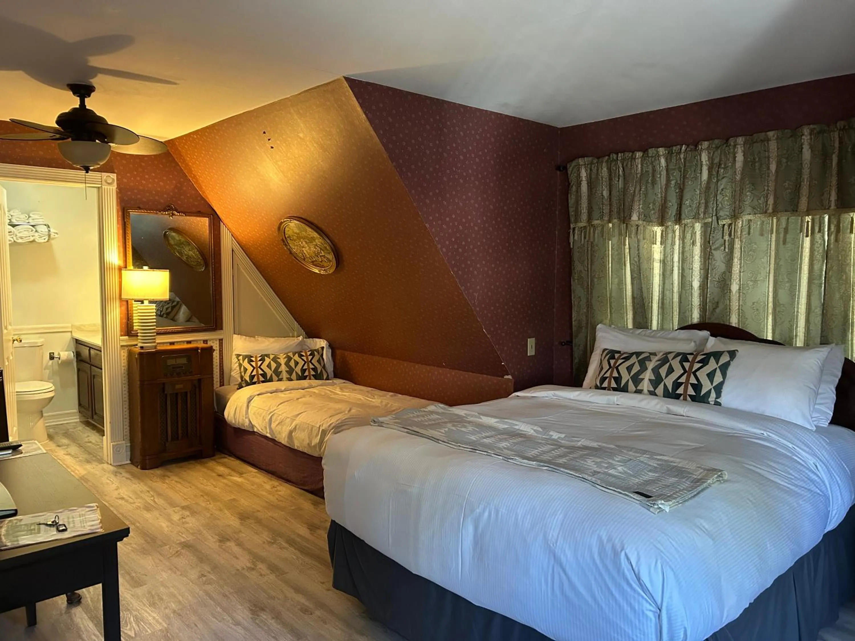 Bed in Arrowhead Lake Inn