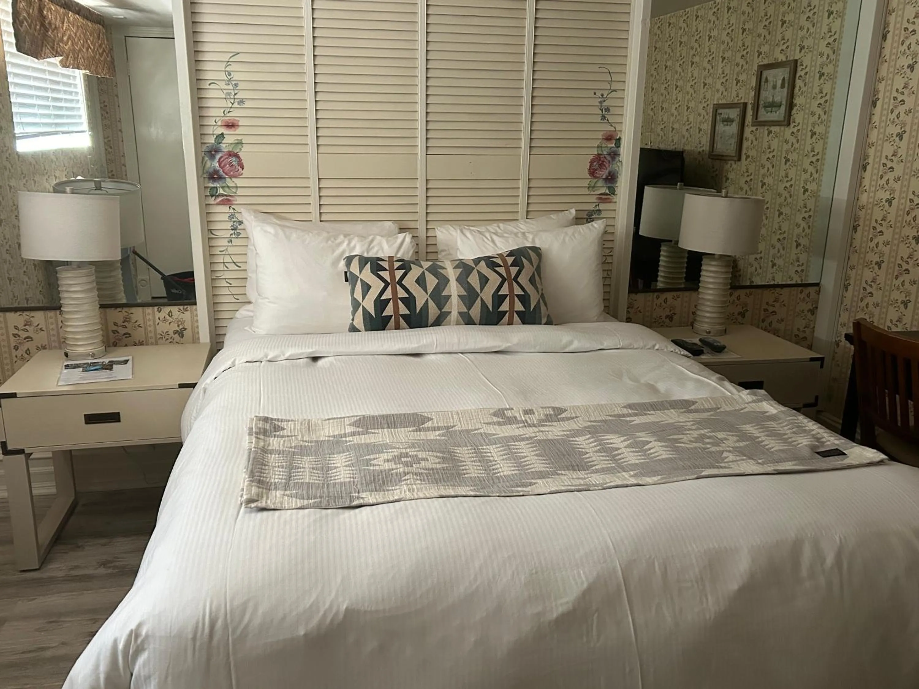 Bedroom, Bed in Arrowhead Lake Inn