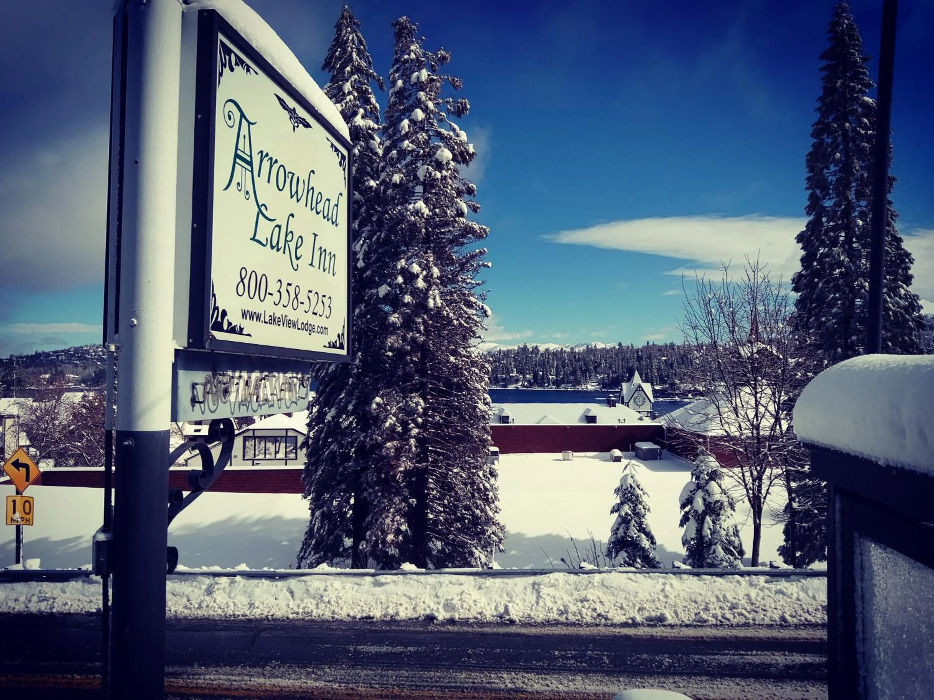 Property building in Arrowhead Lake Inn