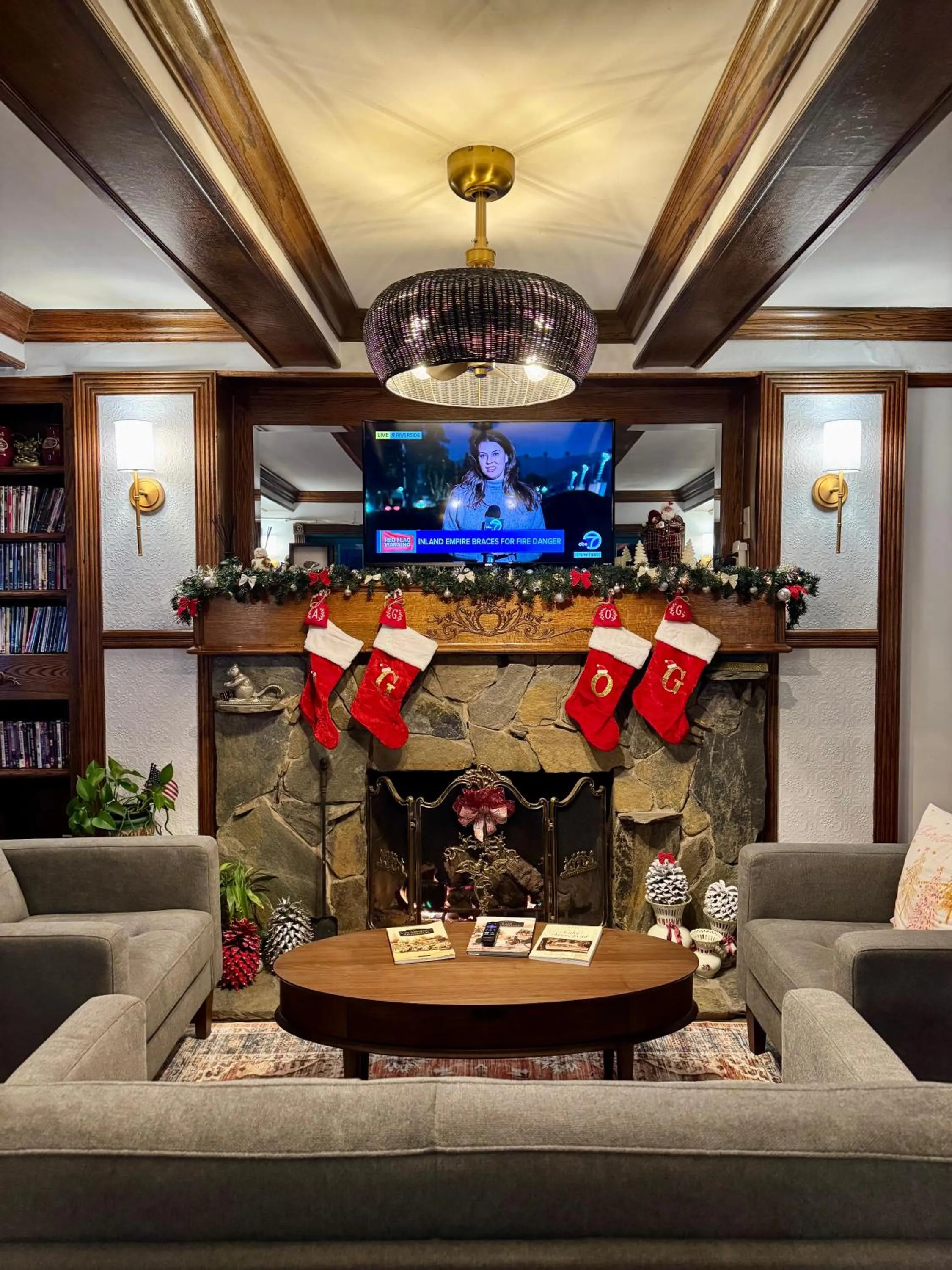 Library in Arrowhead Lake Inn