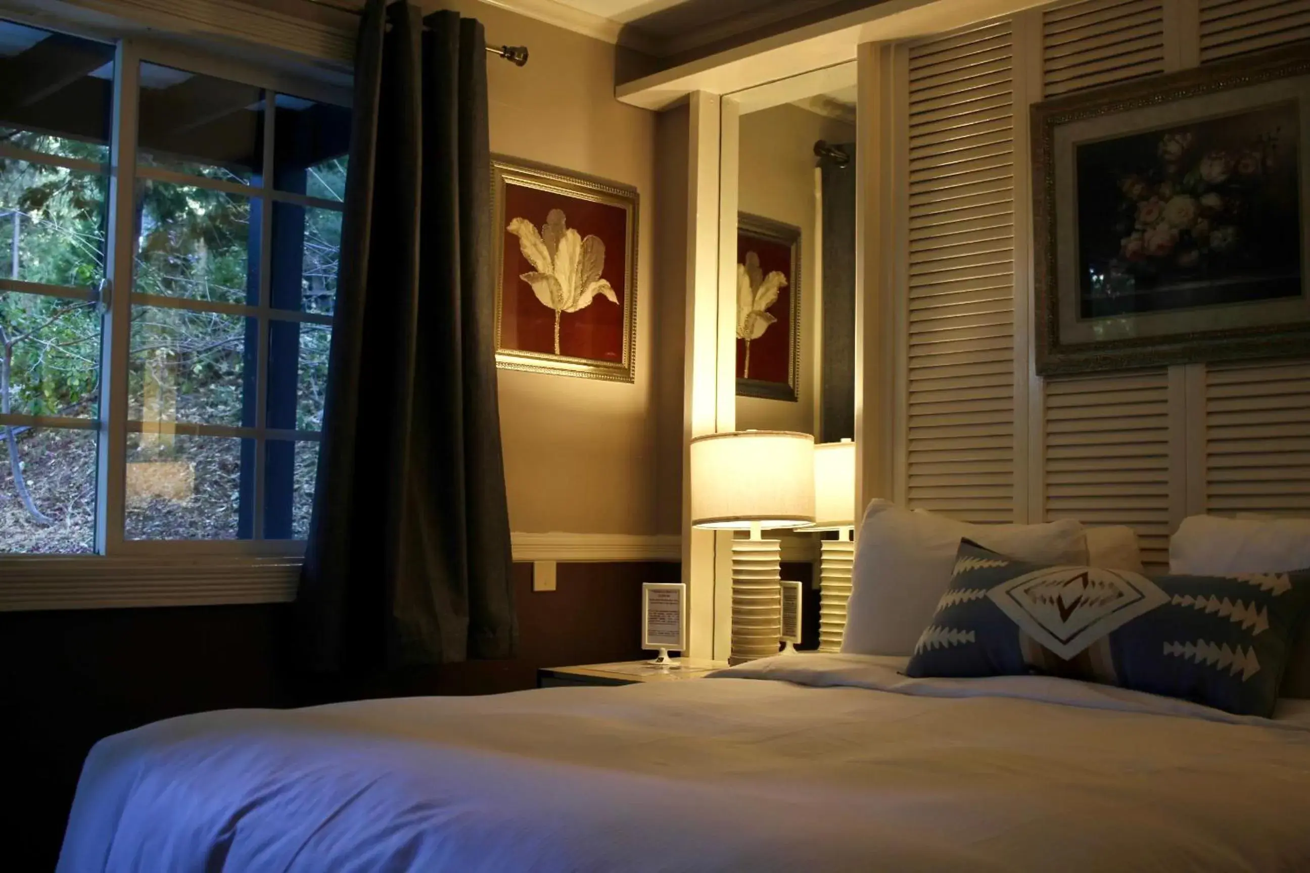 Standard Double Room in Arrowhead Lake Inn Standard Double Room in Arrowhead Lake Inn