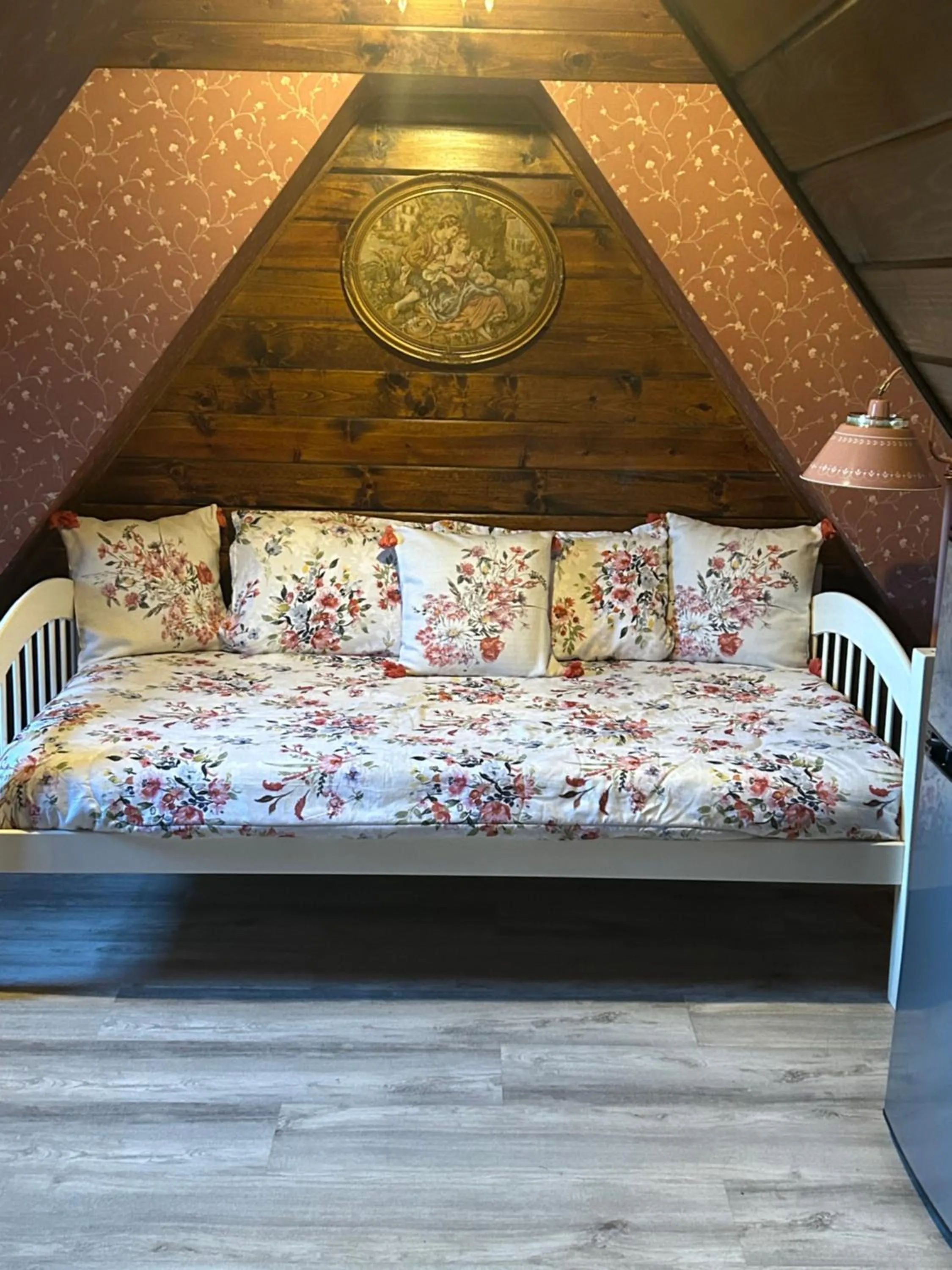 Bed in Arrowhead Lake Inn