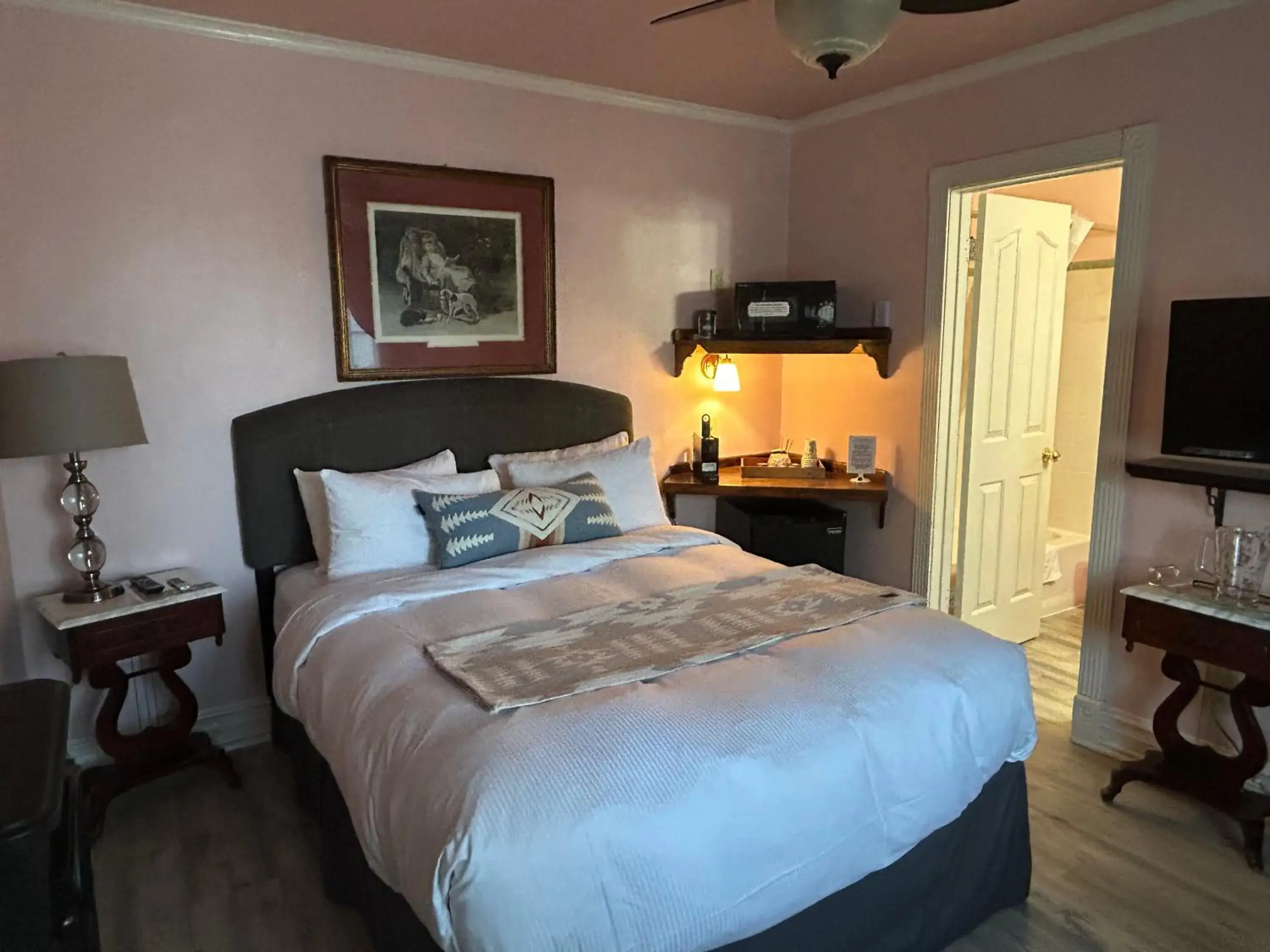 Double Room with Lake View in Arrowhead Lake Inn Double Room with Lake View in Arrowhead Lake Inn